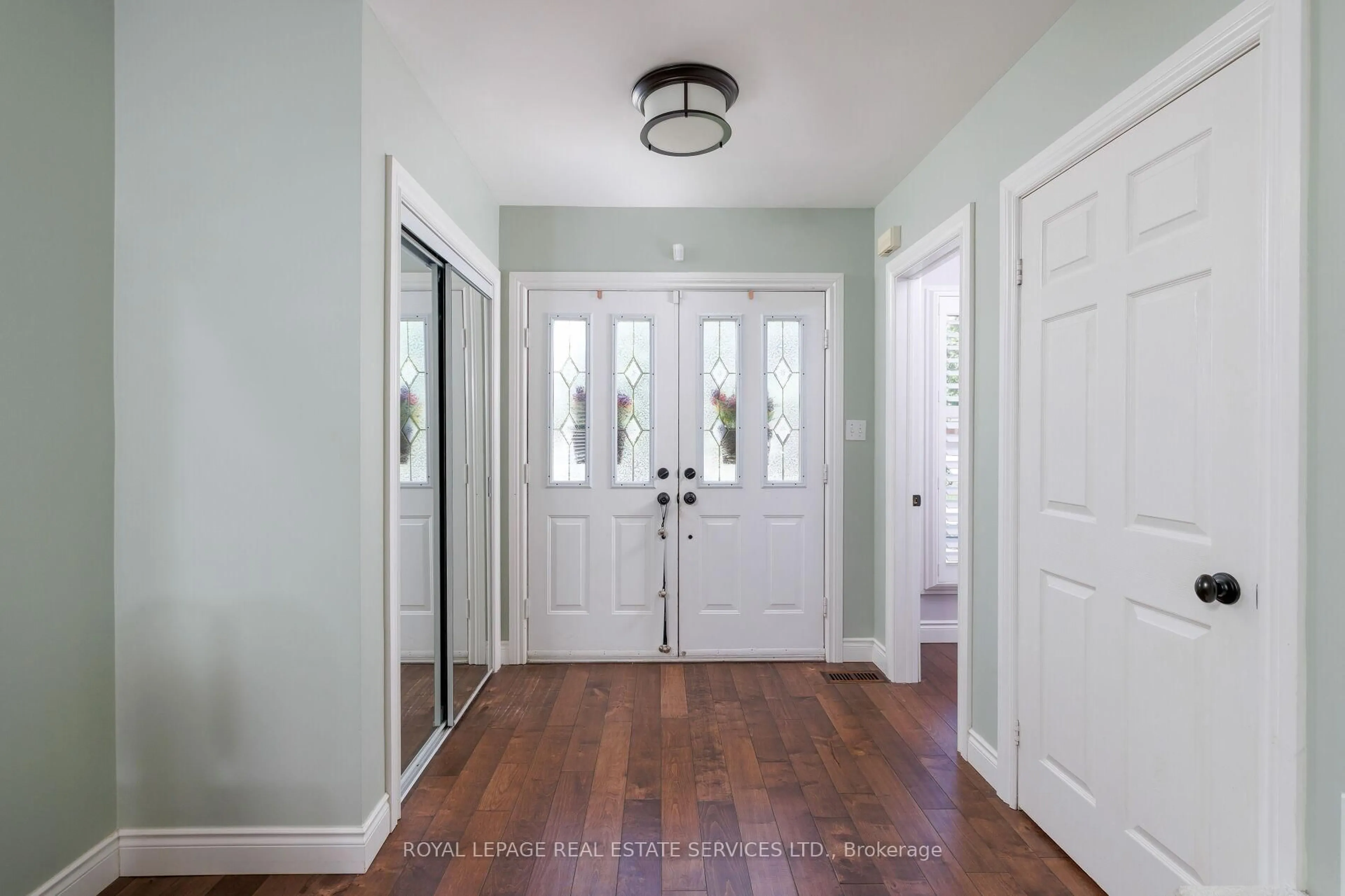Indoor entryway for 2140 Stillmeadow Rd, Oakville Ontario L6M 3R1