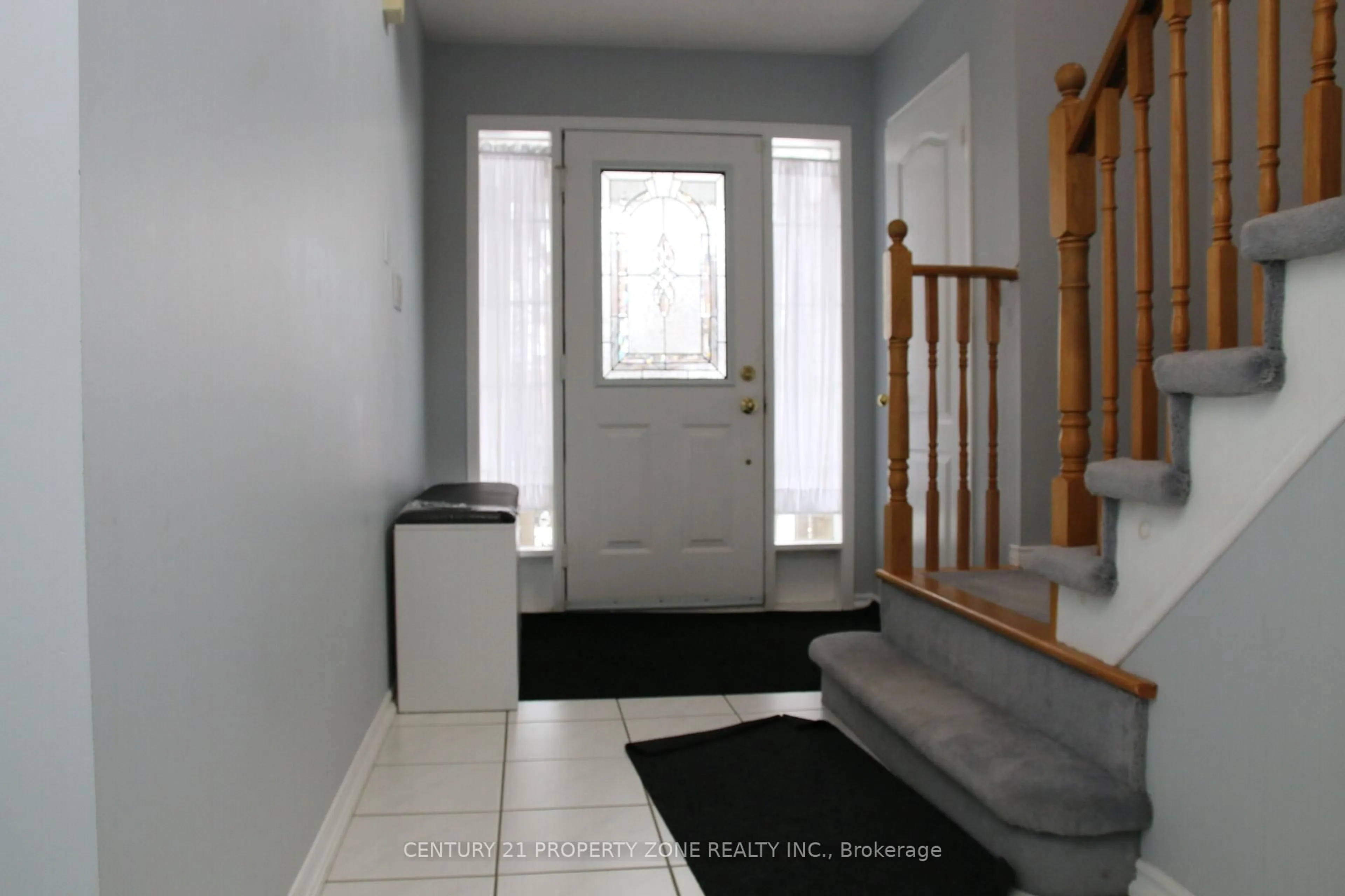 Indoor entryway for 24 Sweet Clover Cres, Brampton Ontario L6R 3A2