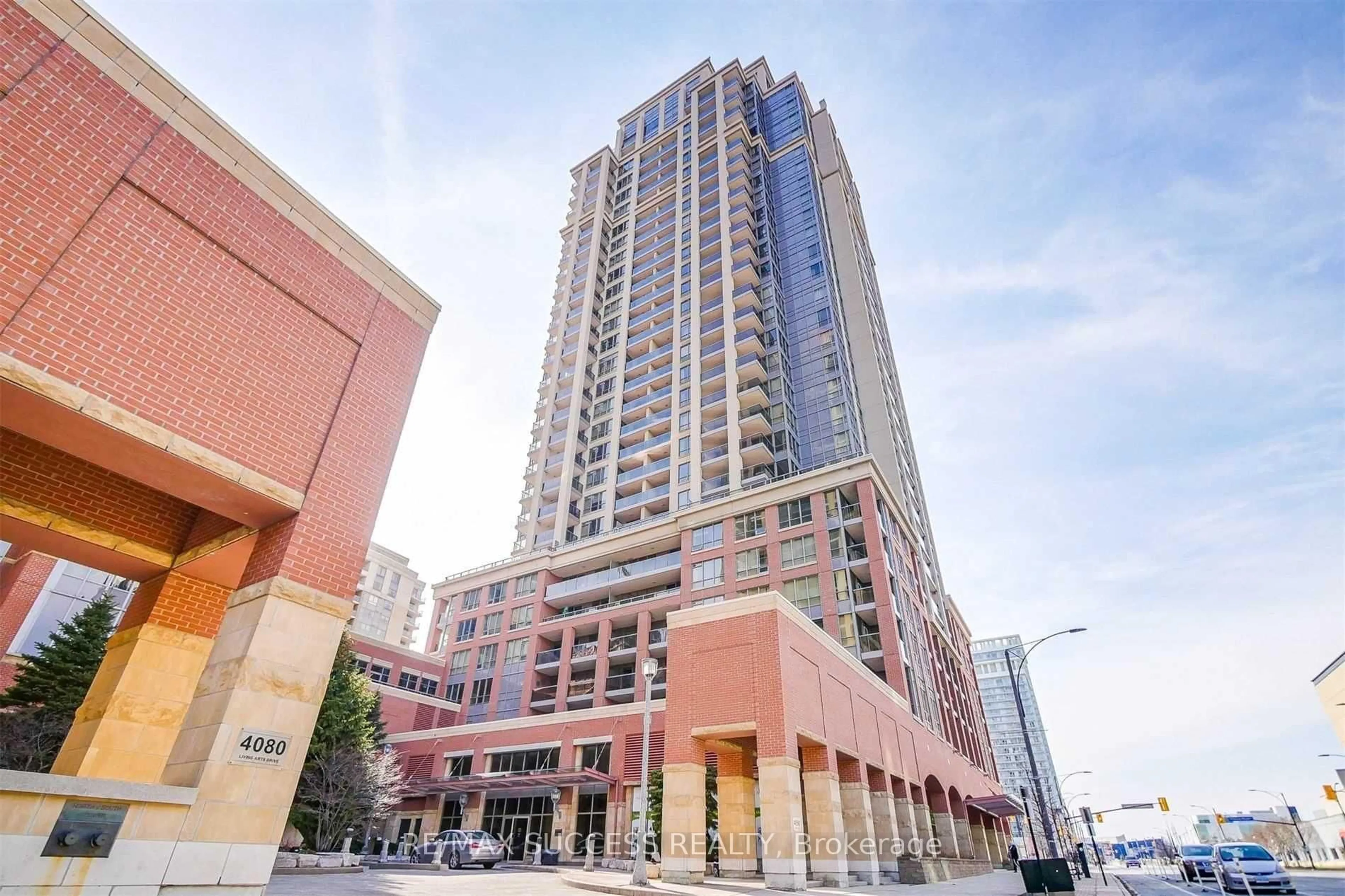 Indoor foyer for 4090 Living Arts Dr #2603, Mississauga Ontario L5B 4M8