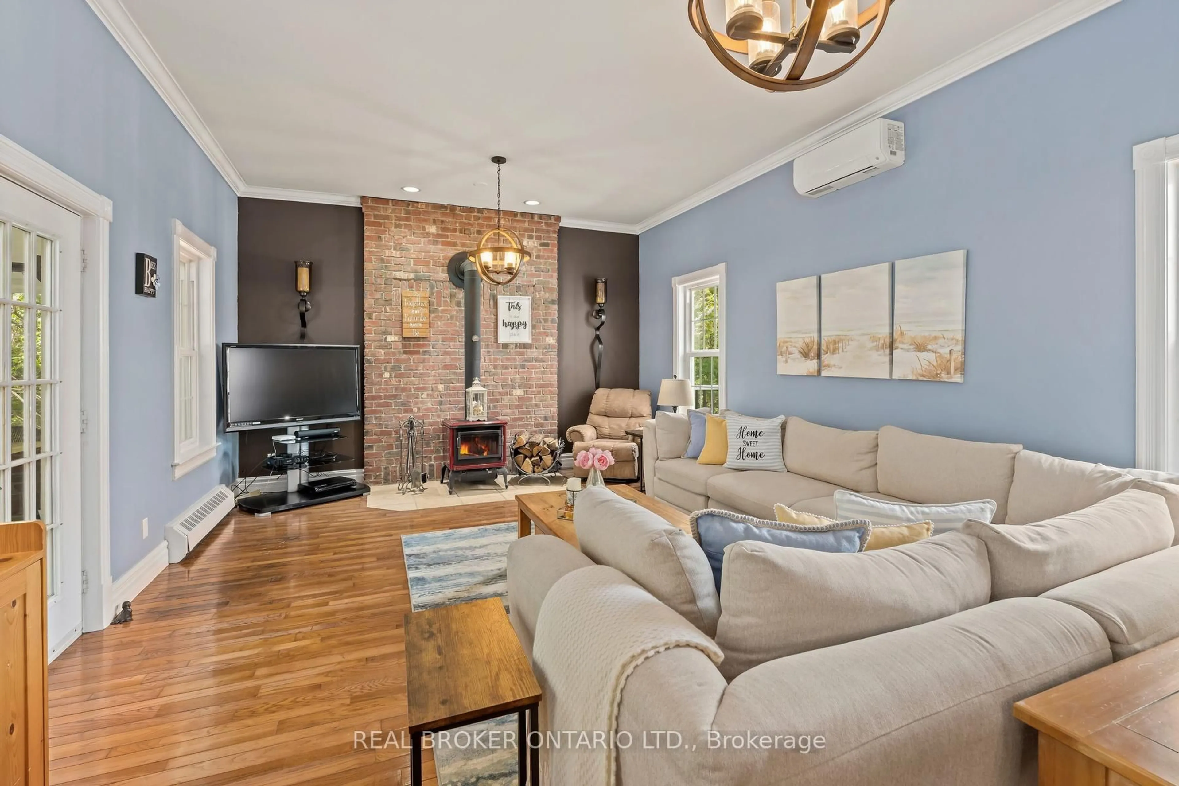 Living room with furniture, unknown for 25 Stewarttown Rd, Halton Hills Ontario L7G 4S5