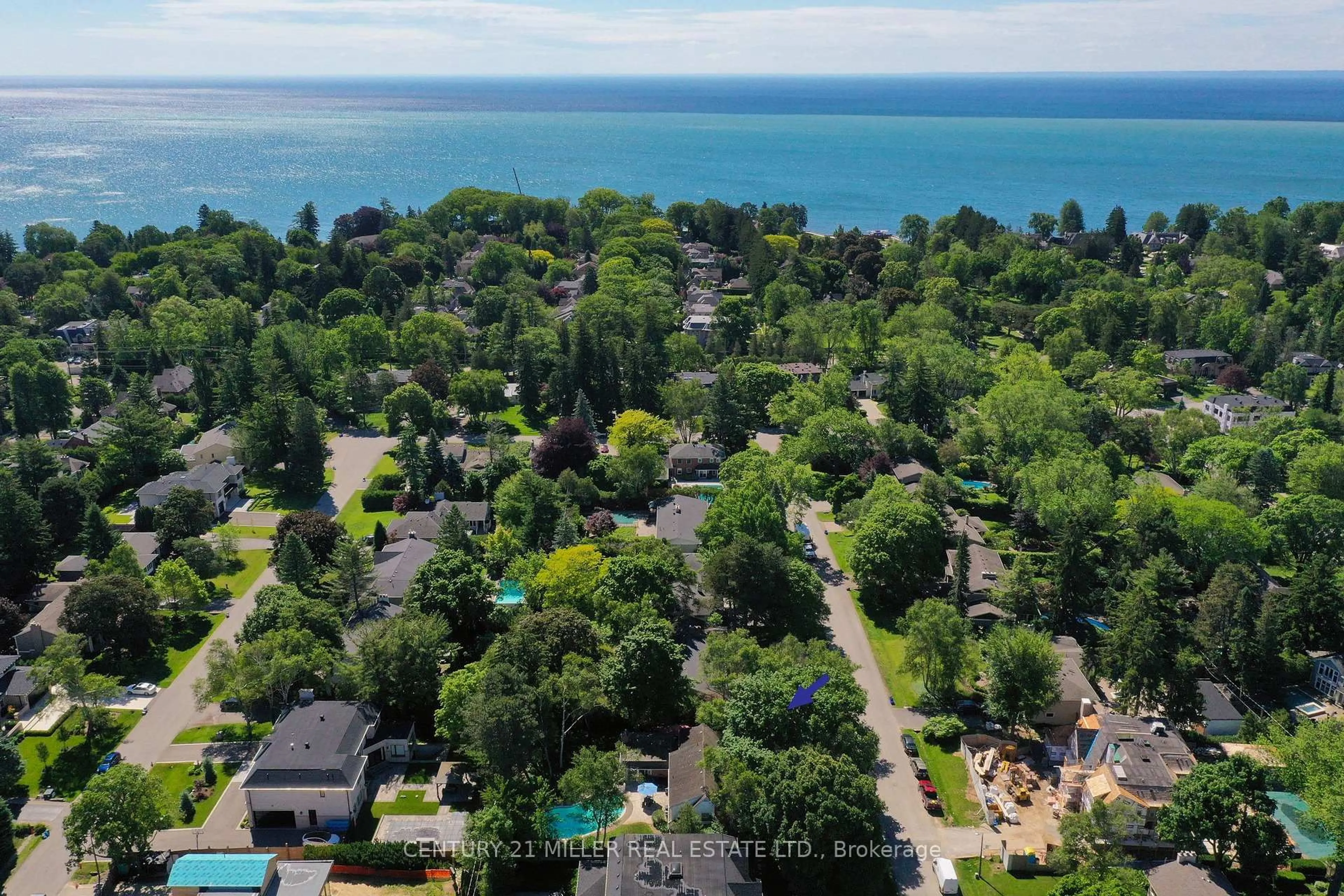A pic from outside/outdoor area/front of a property/back of a property/a pic from drone, water/lake/river/ocean view for 161 Dornie Rd, Oakville Ontario L6J 4N7