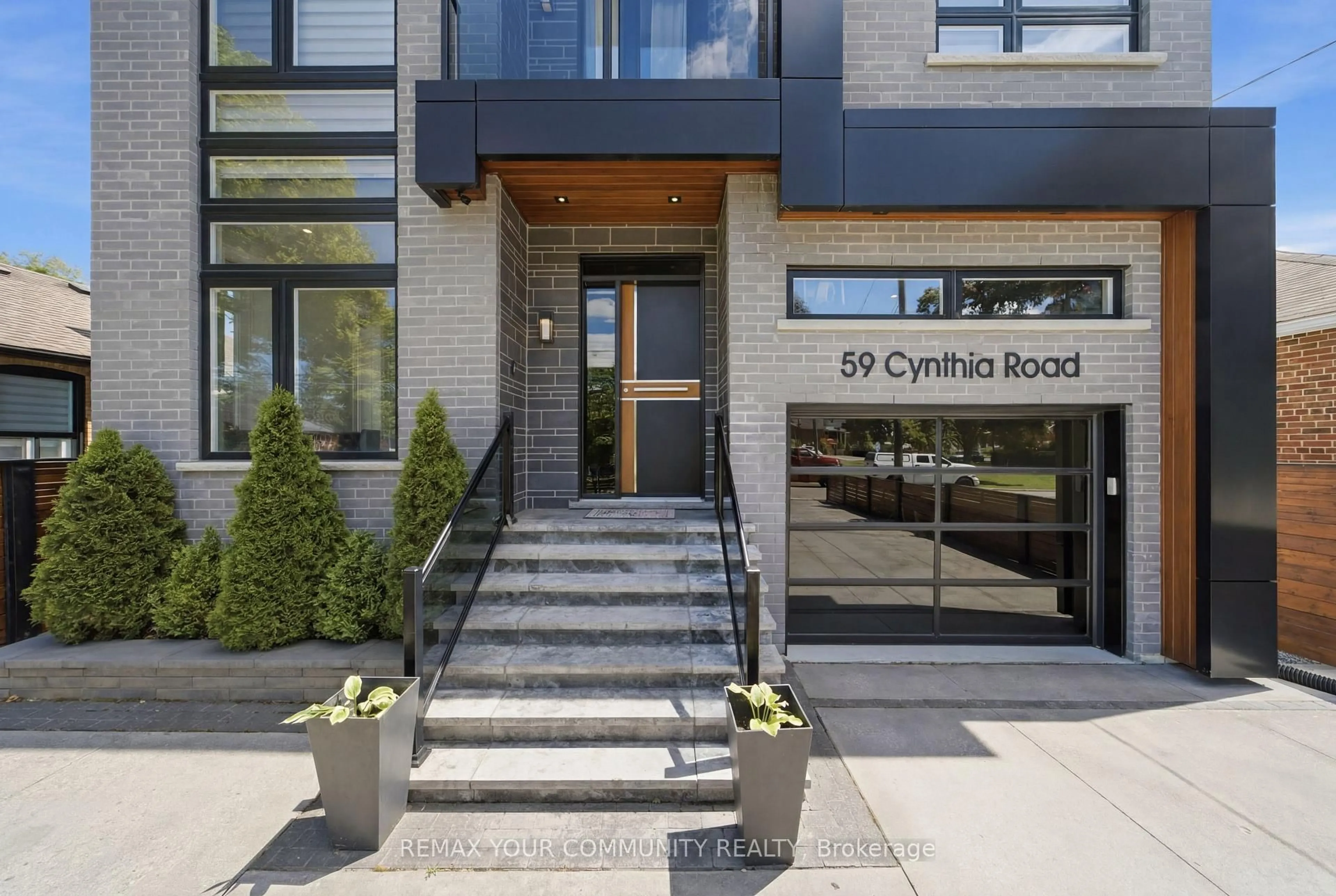 Indoor foyer for 59 Cynthia Rd, Toronto Ontario M6N 2P8