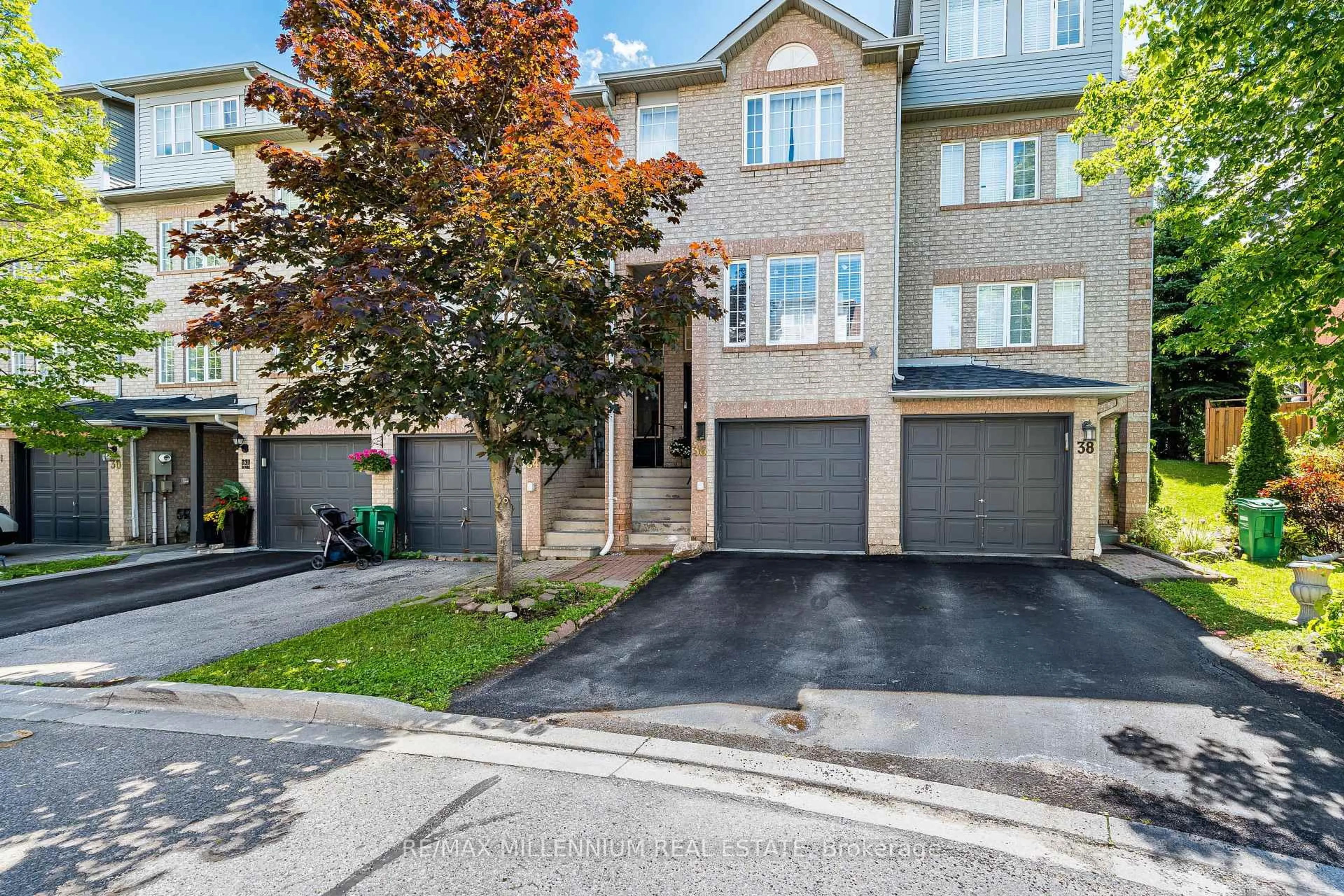 A pic from outside/outdoor area/front of a property/back of a property/a pic from drone, street for 36 Spadina Rd #36, Brampton Ontario L6X 4X6