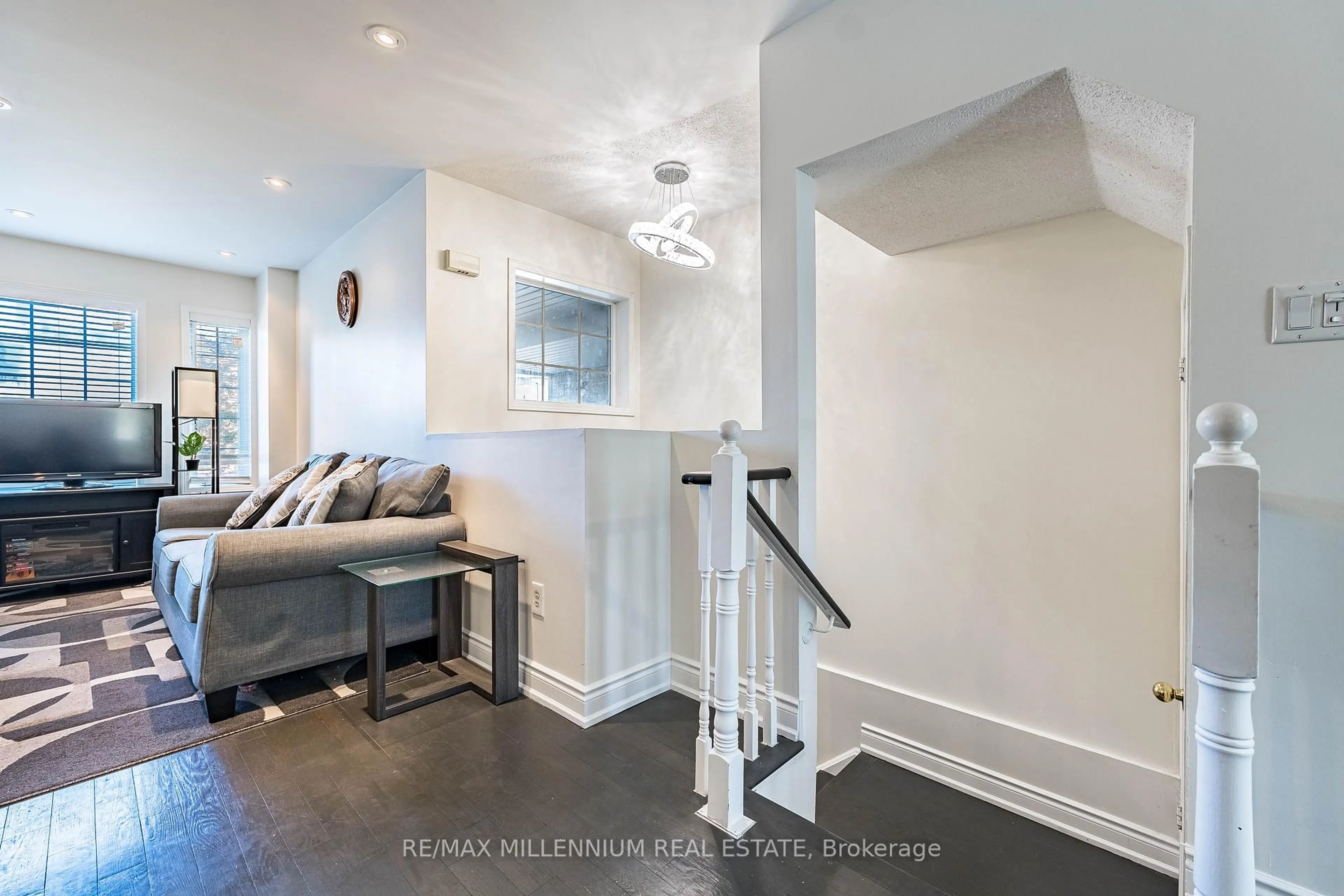 Indoor entryway for 36 Spadina Rd #36, Brampton Ontario L6X 4X6