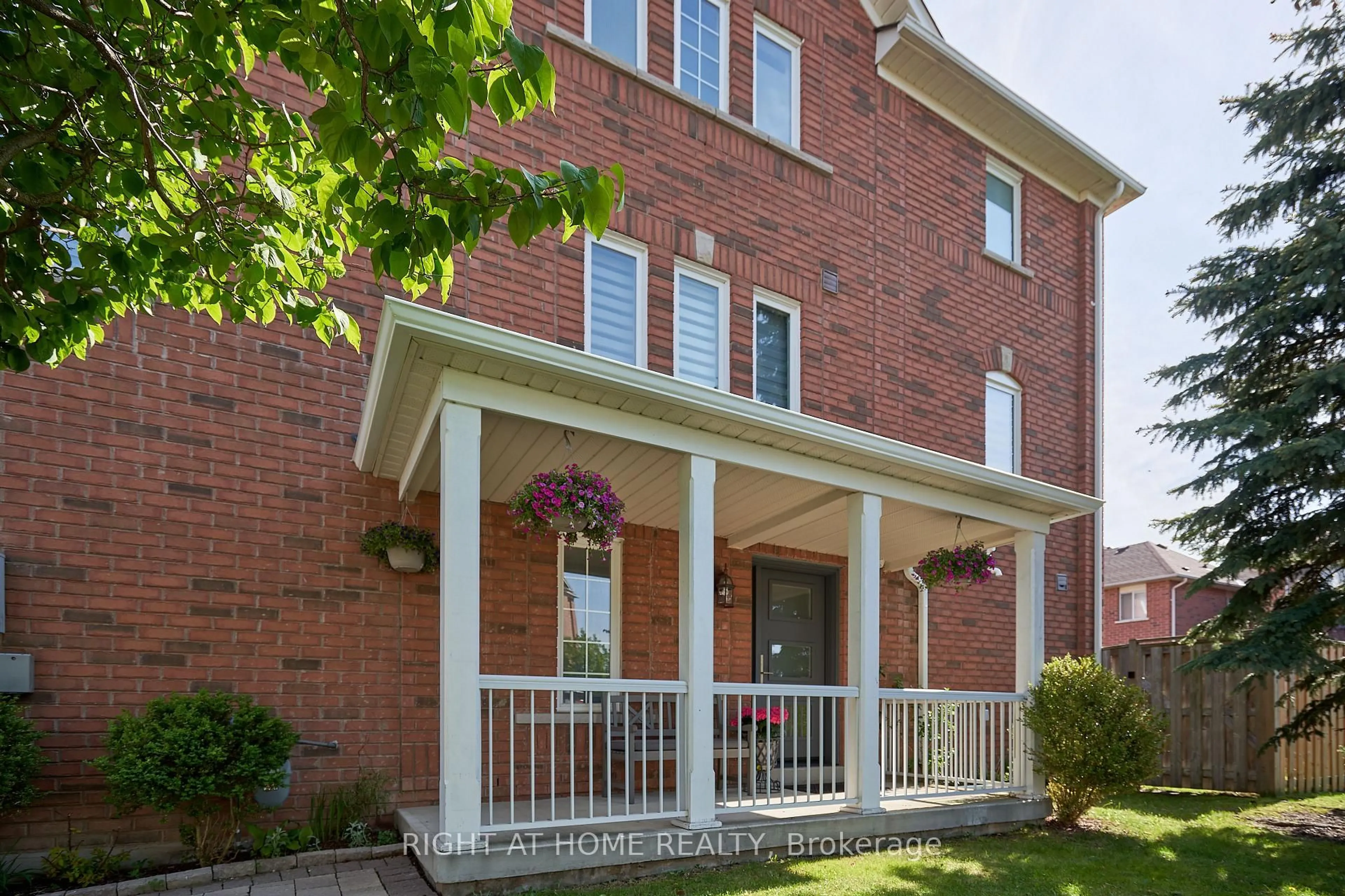 Home with brick exterior material, street for 271 RICHVALE Dr #24, Brampton Ontario L6Z 4W7
