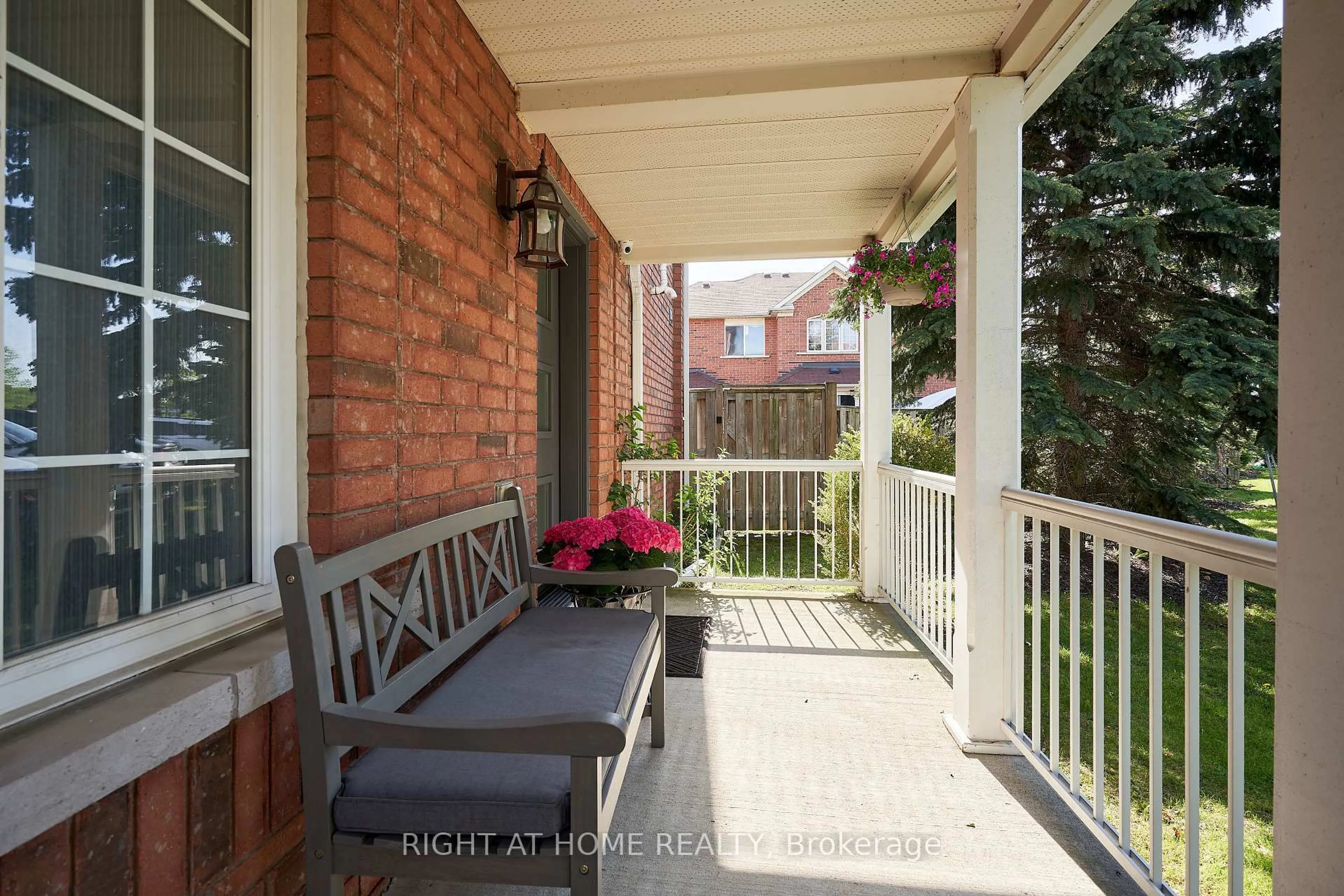 Patio, street for 271 RICHVALE Dr #24, Brampton Ontario L6Z 4W7