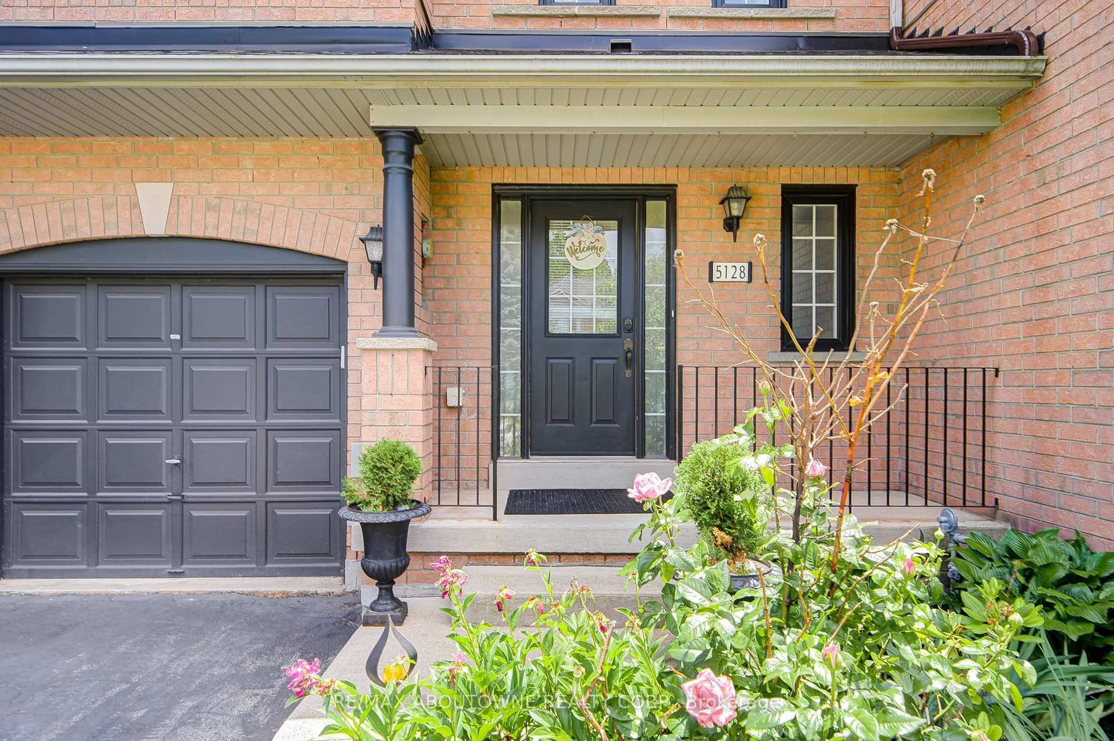 Home with brick exterior material, street for 5128 Falconcrest Dr, Burlington Ontario L7L 6K4