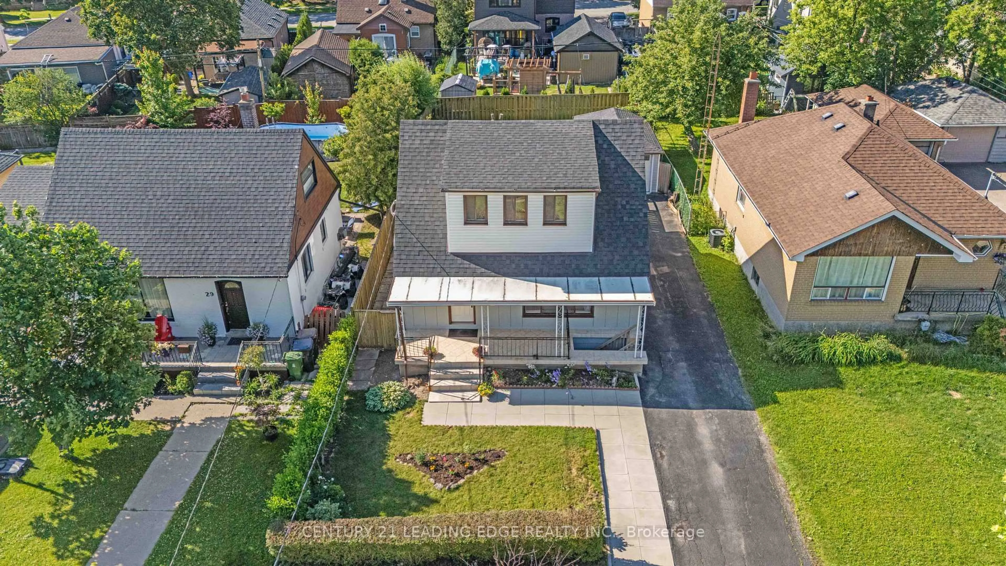A pic from outside/outdoor area/front of a property/back of a property/a pic from drone, street for 27 Chilcot Ave, Toronto Ontario M9W 1T9