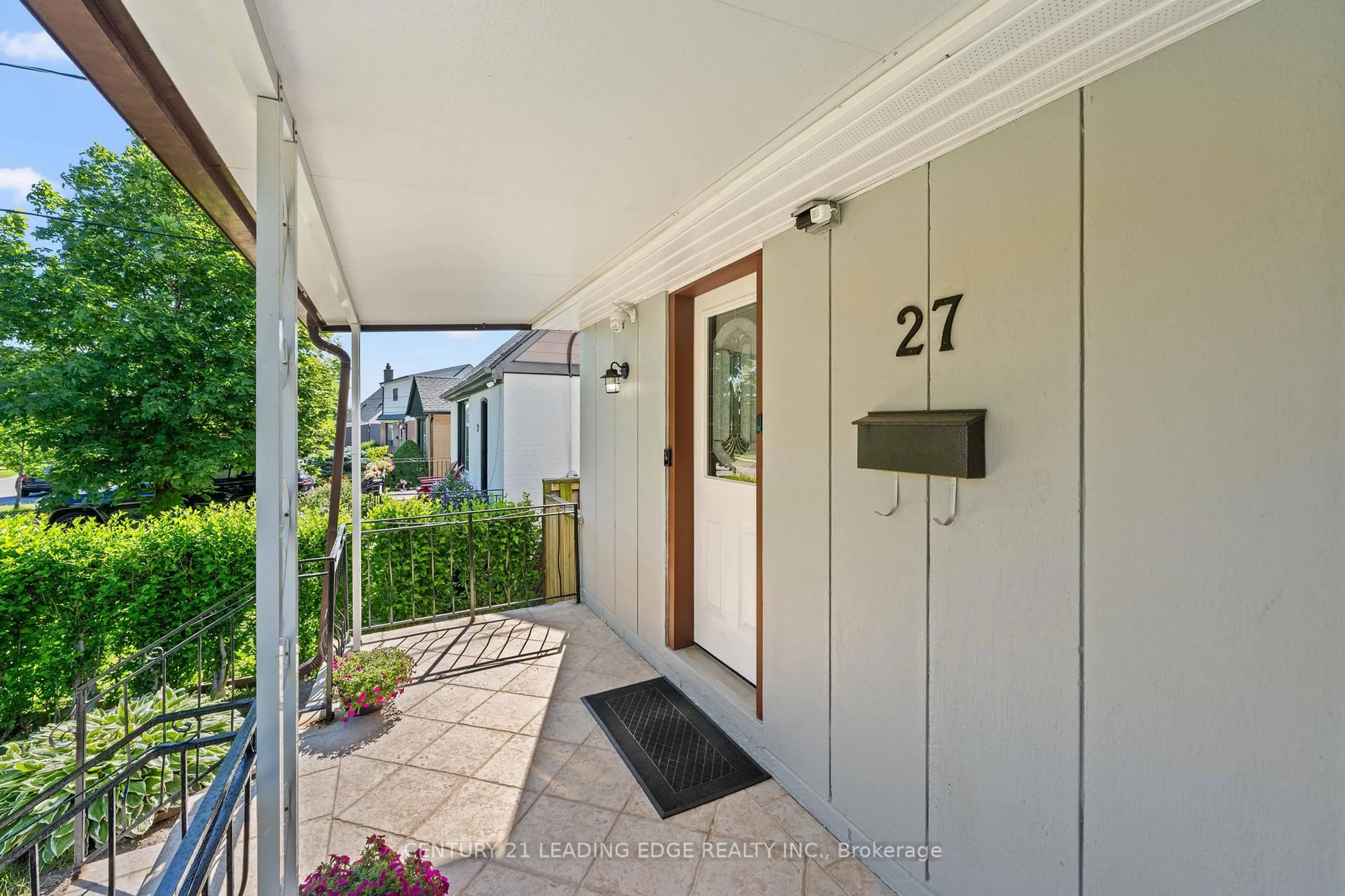 Indoor entryway for 27 Chilcot Ave, Toronto Ontario M9W 1T9