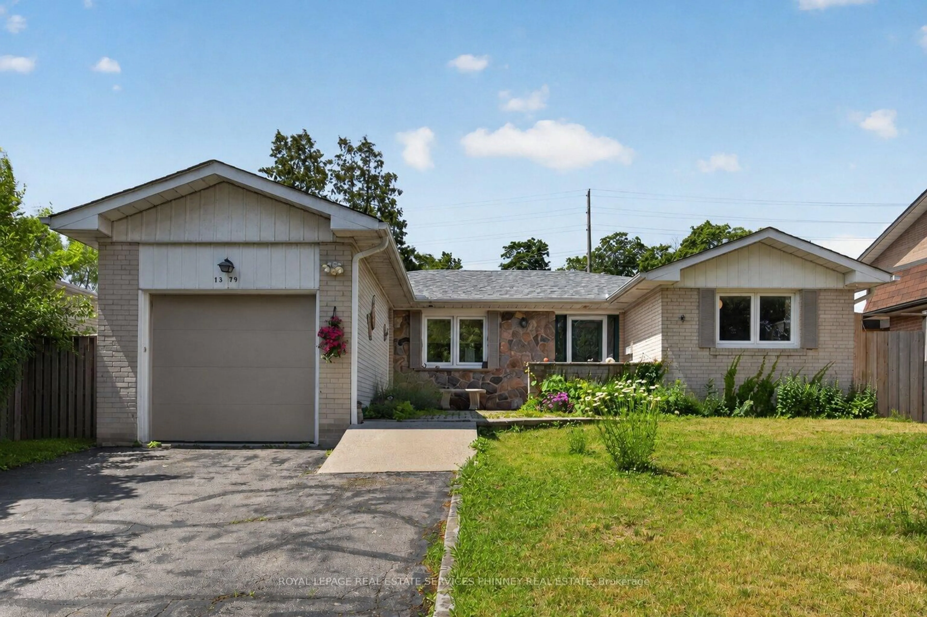 Home with vinyl exterior material, street for 1379 Tyneburn Cres, Mississauga Ontario L4X 1P6