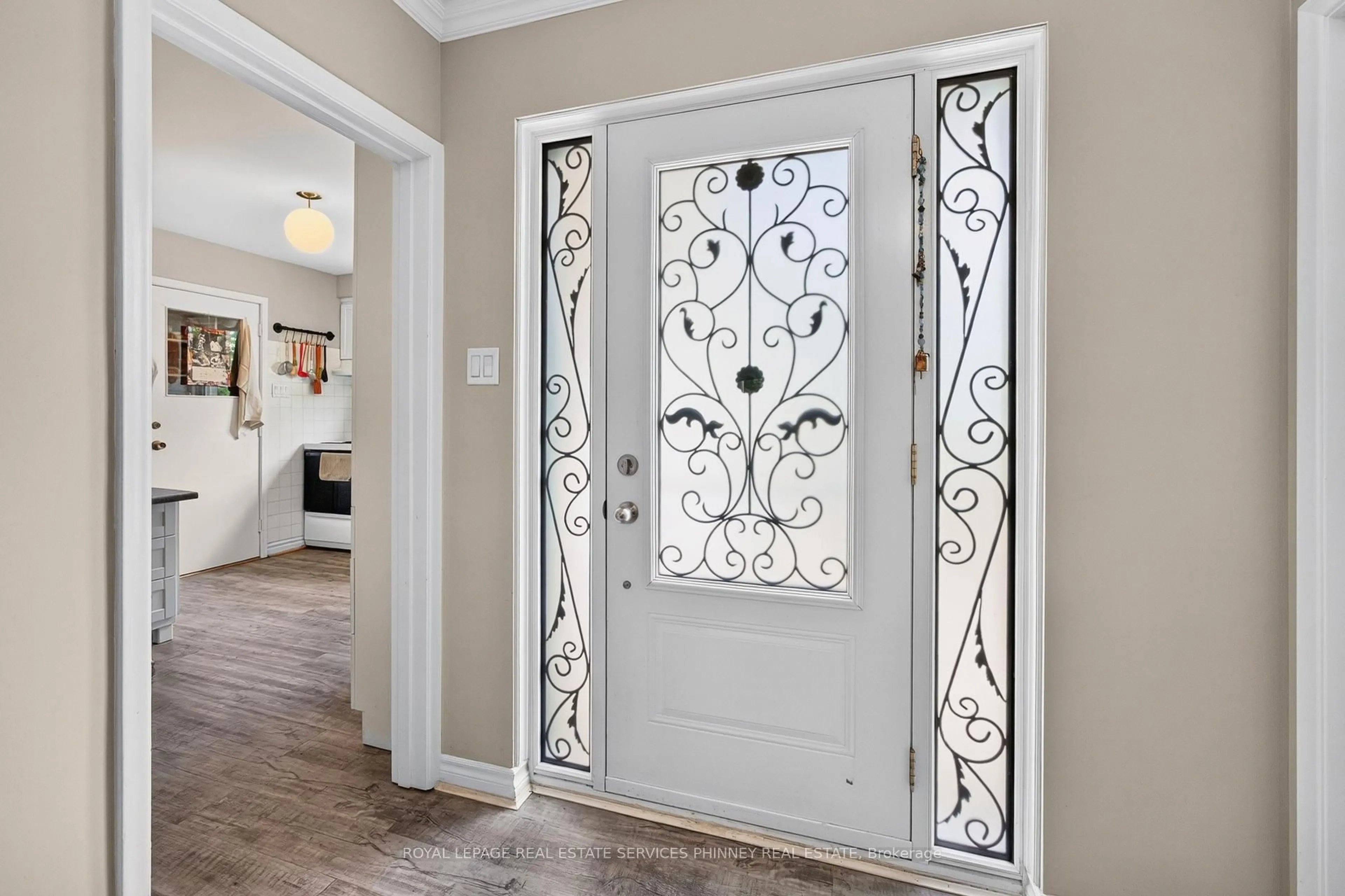 Indoor entryway for 1379 Tyneburn Cres, Mississauga Ontario L4X 1P6