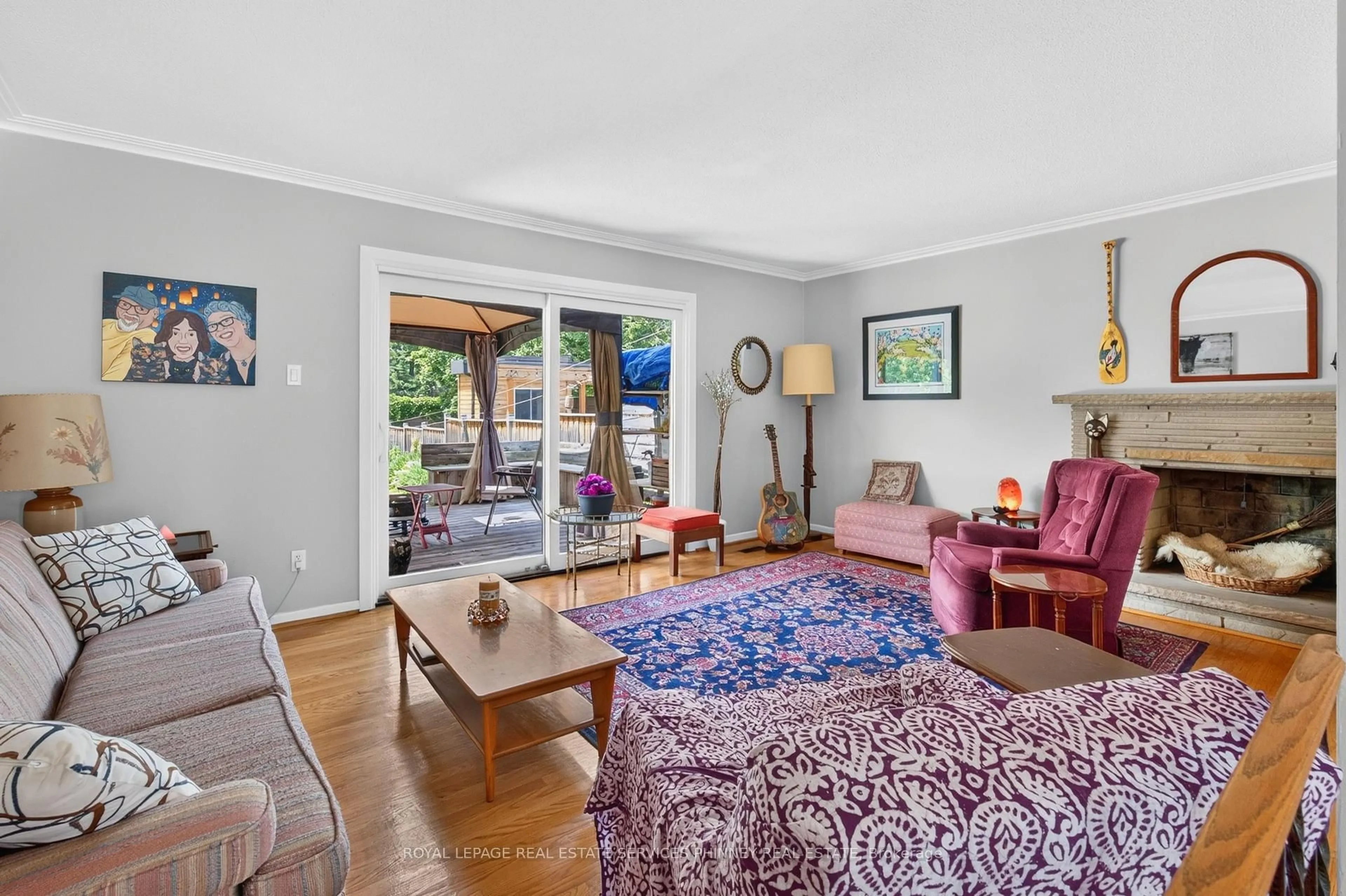 Living room with furniture, unknown for 1379 Tyneburn Cres, Mississauga Ontario L4X 1P6