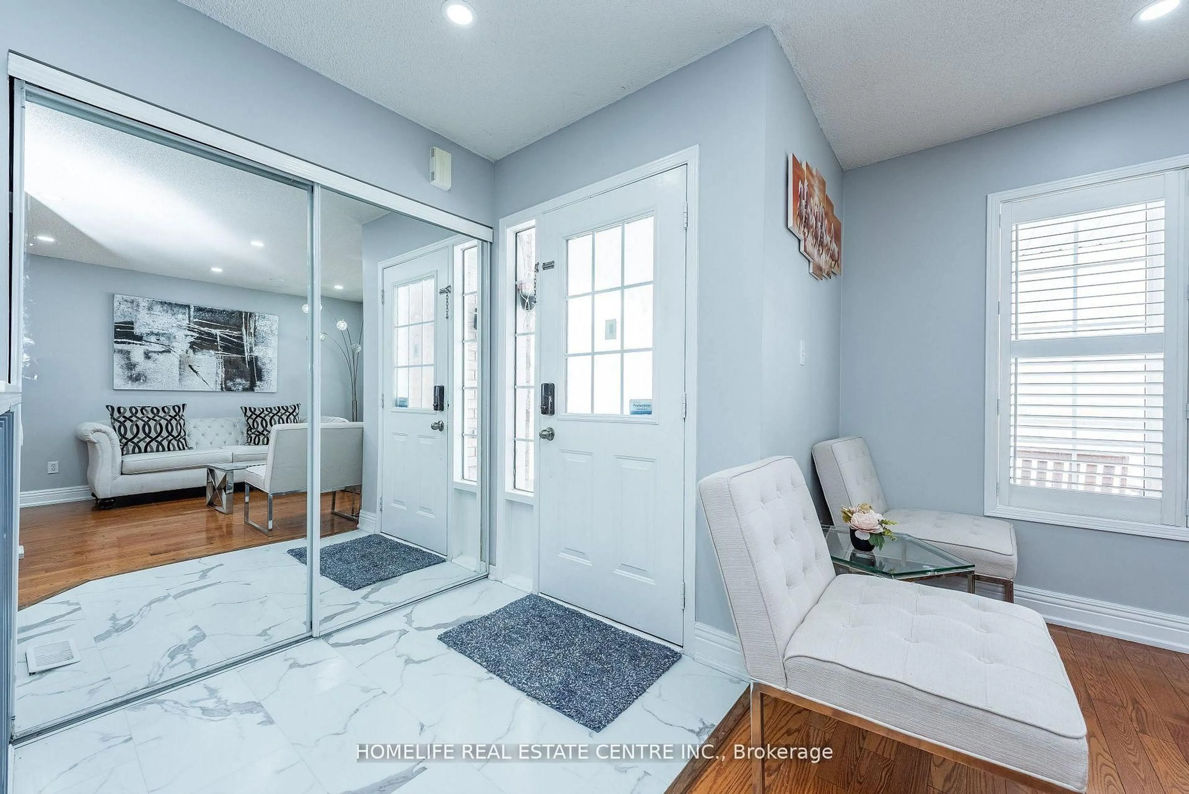 Indoor entryway for 108 Fairhill Ave, Brampton Ontario L7A 2H5