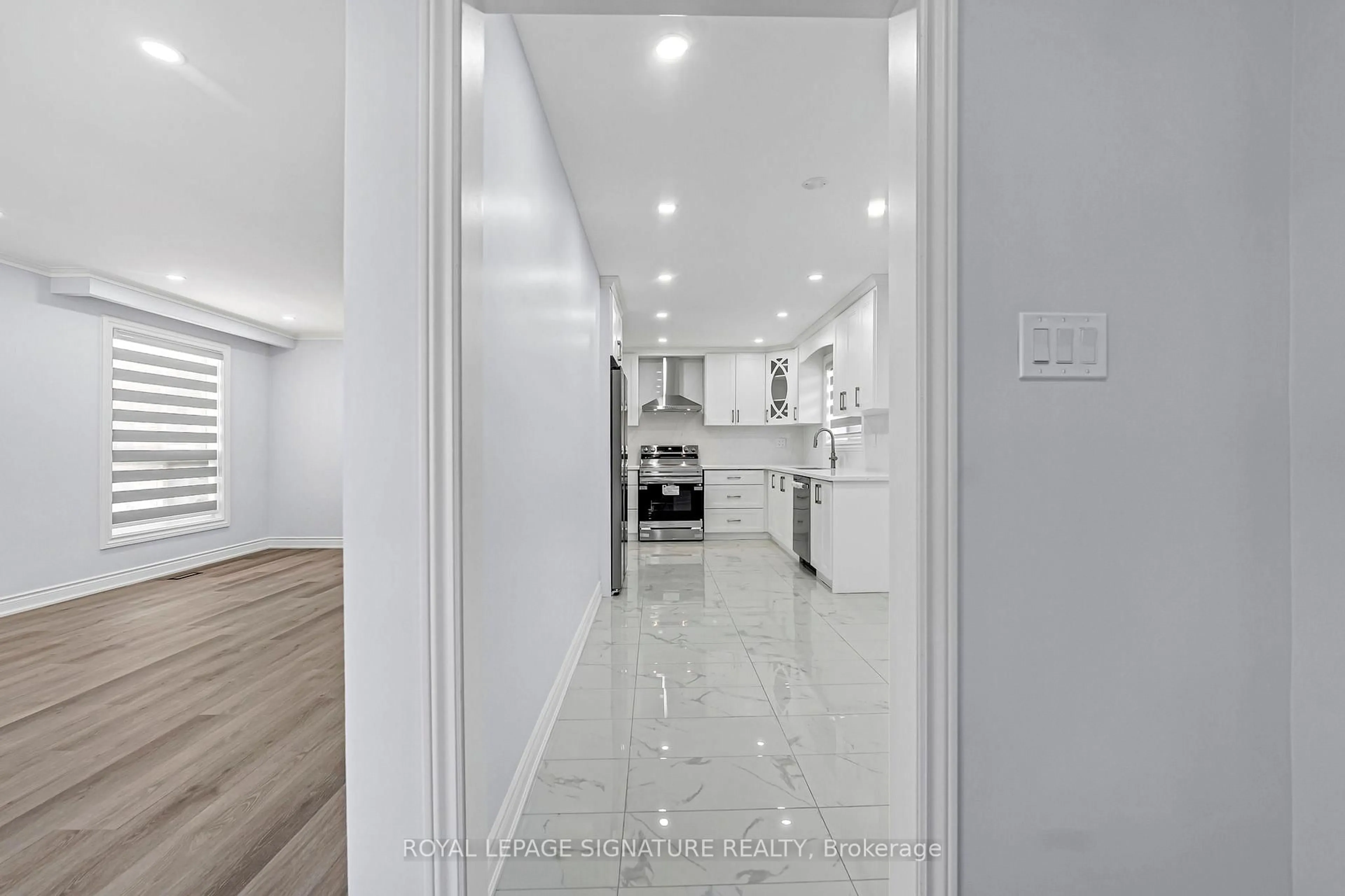 Open concept kitchen, ceramic/tile floor for 3263 Morning Star Dr, Mississauga Ontario L4T 1X6