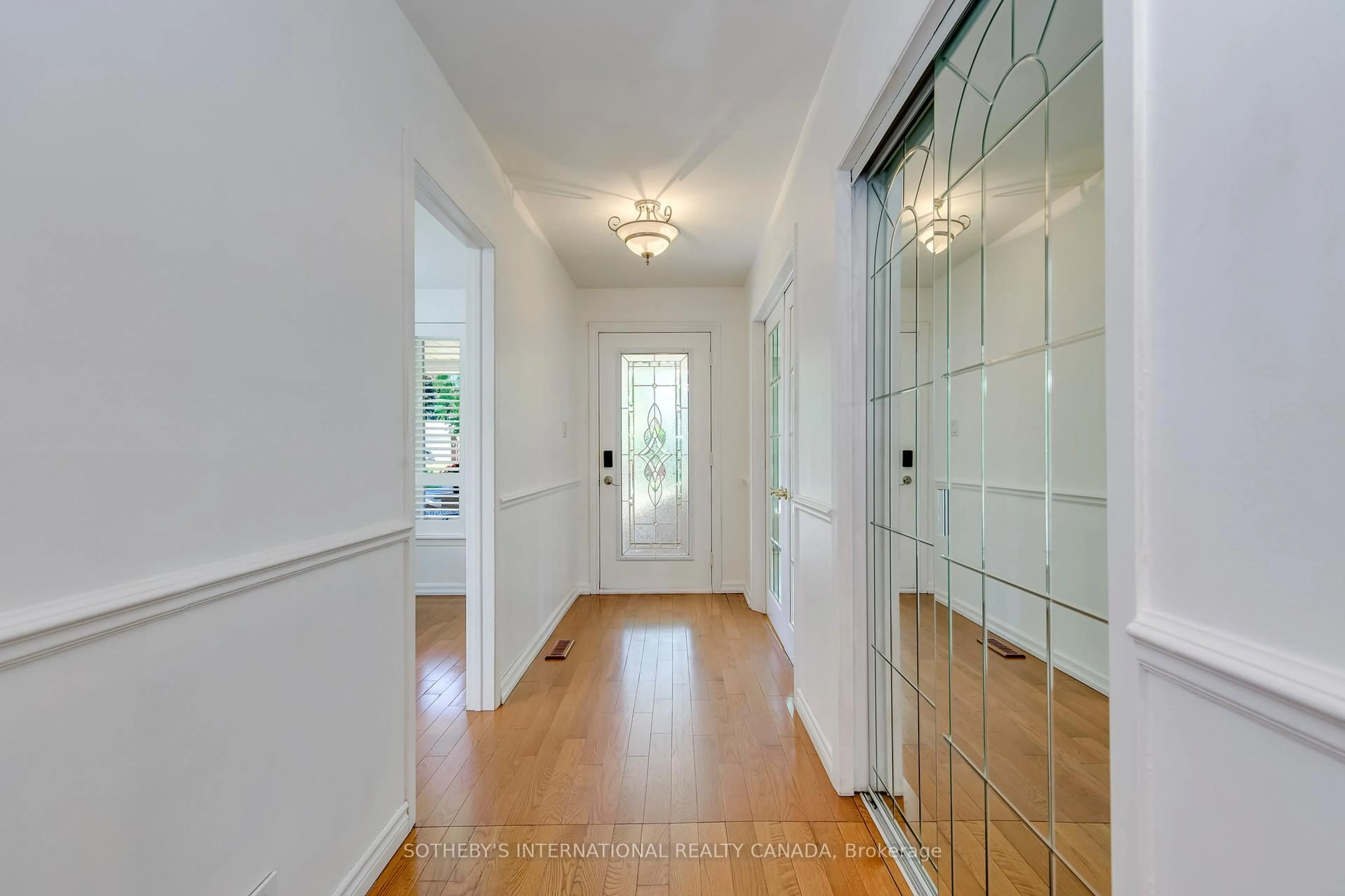 Indoor entryway for 1272 Falgarwood Dr, Oakville Ontario L6H 2L6