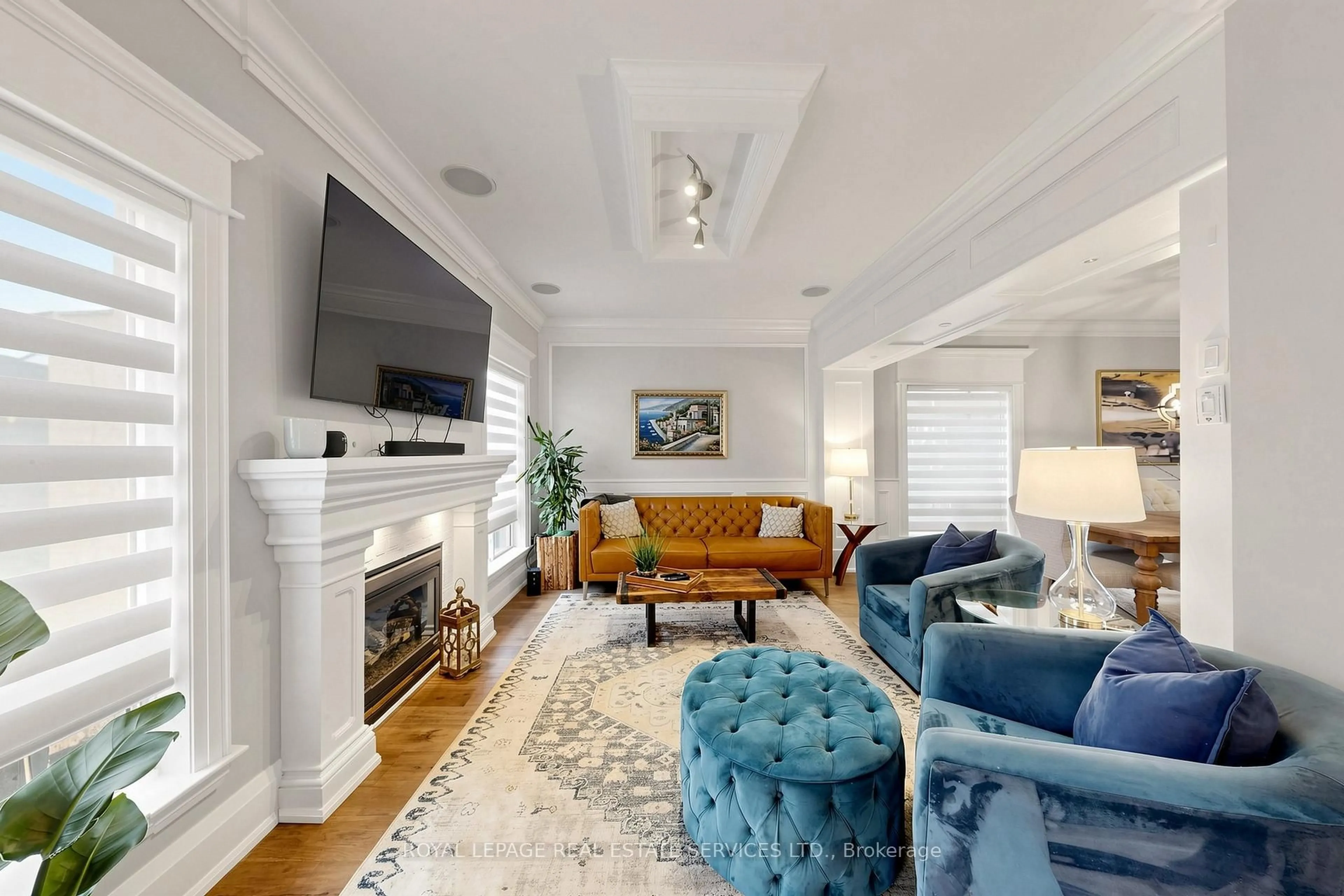 Living room with furniture, unknown for 174 Royal Valley Dr, Caledon Ontario L7C 1C9
