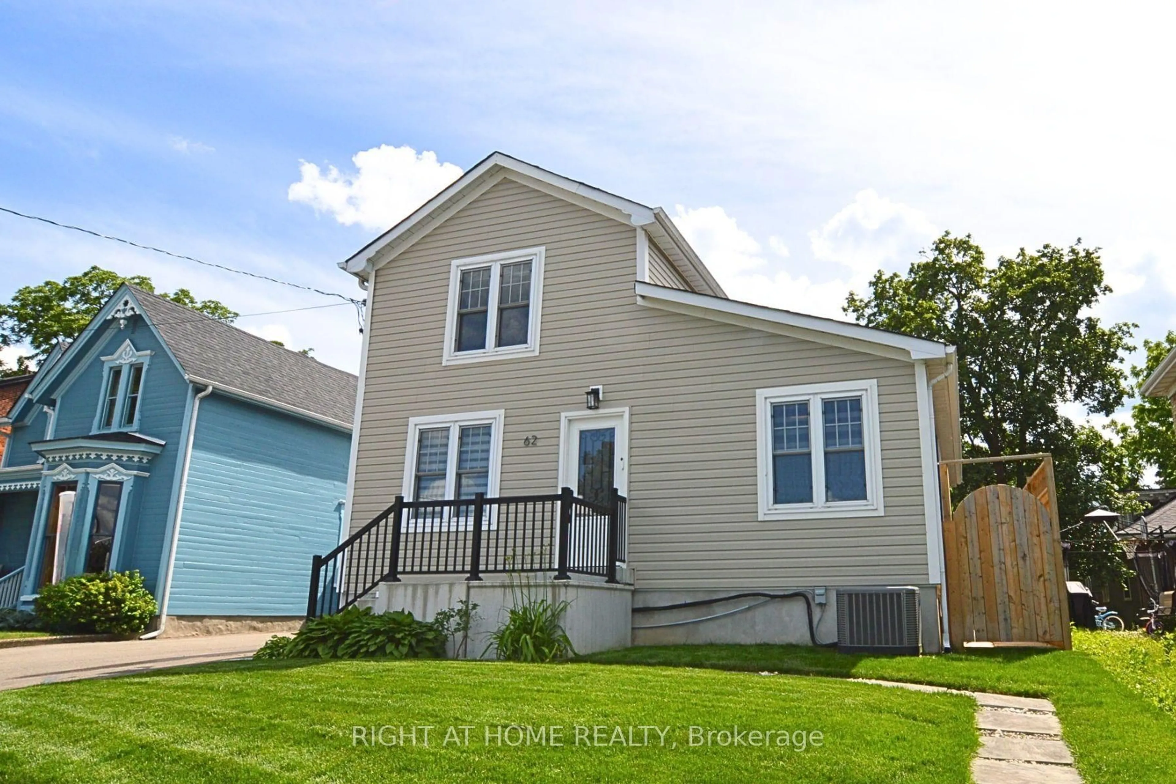 Home with vinyl exterior material, street for 62 Charles St, Milton Ontario L9T 2G7