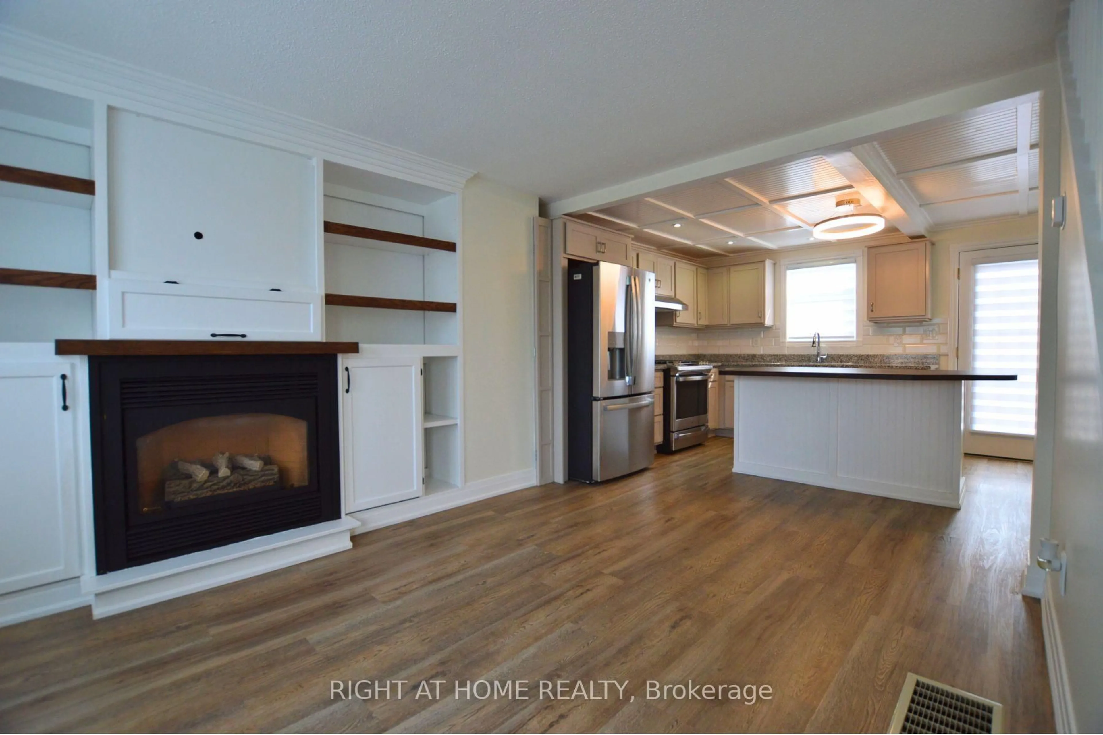 Open concept kitchen, wood/laminate floor for 62 Charles St, Milton Ontario L9T 2G7