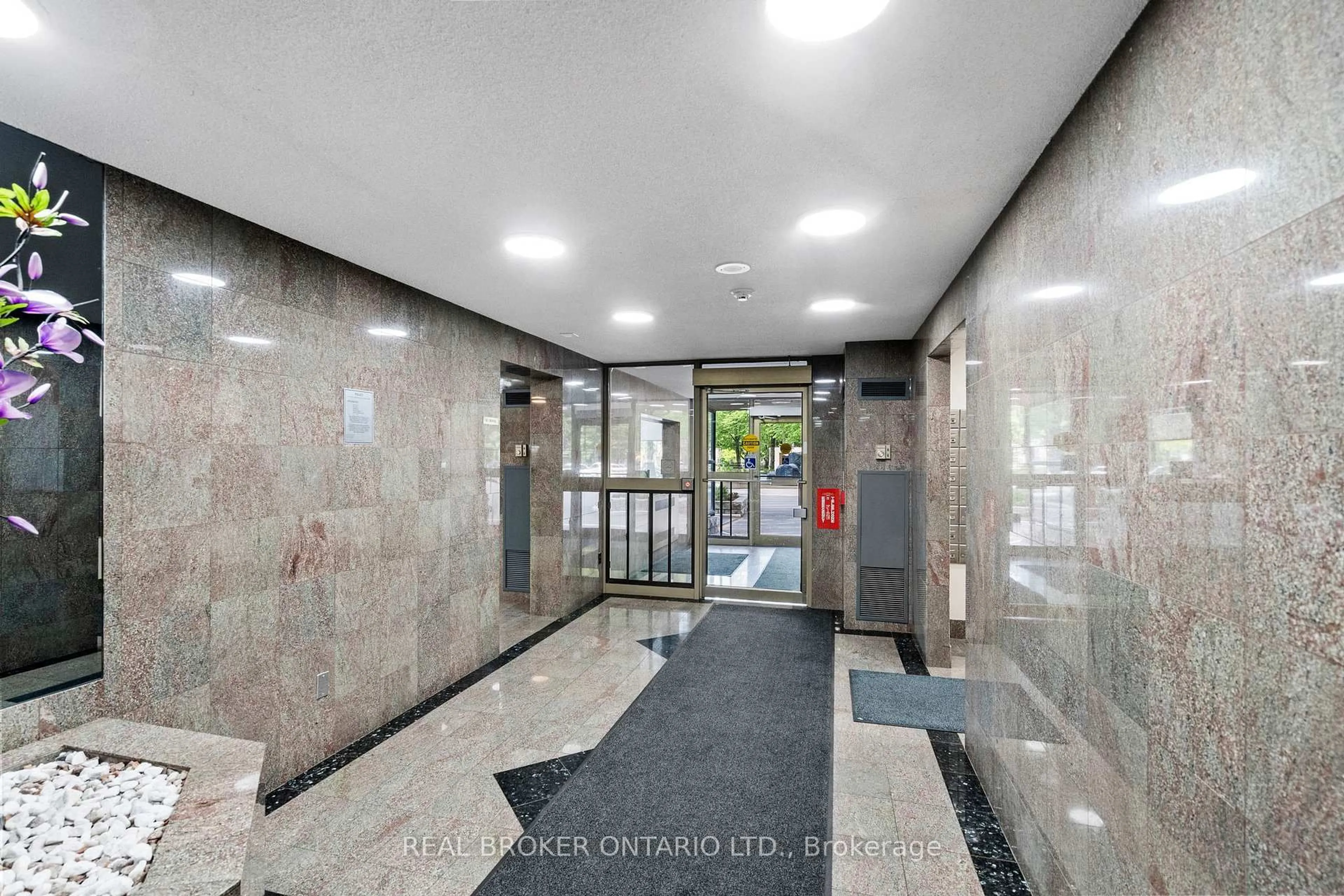 Indoor foyer for 30 Malta Ave #1603, Brampton Ontario L6Y 4S5