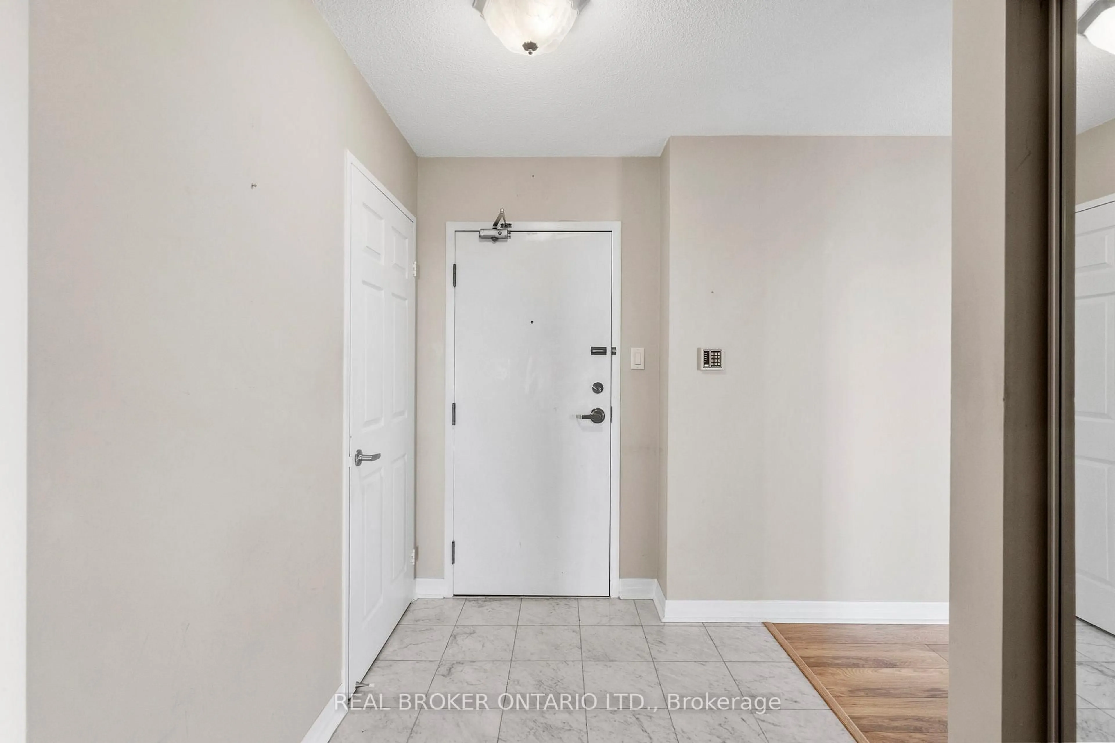 Indoor entryway for 30 Malta Ave #1603, Brampton Ontario L6Y 4S5