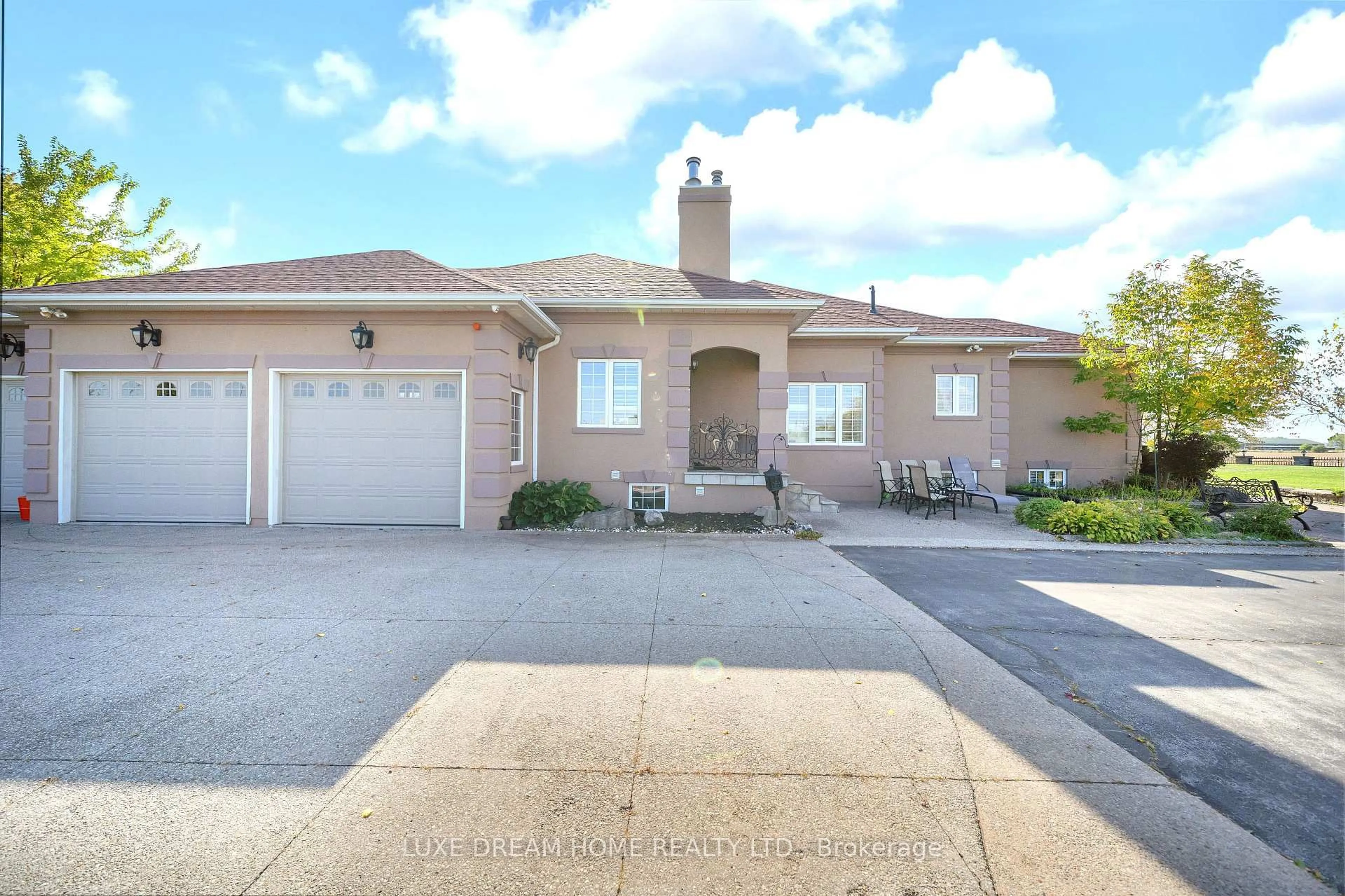 Home with vinyl exterior material, street for 3006 Lower Base Line, Milton Ontario L9T 2X5