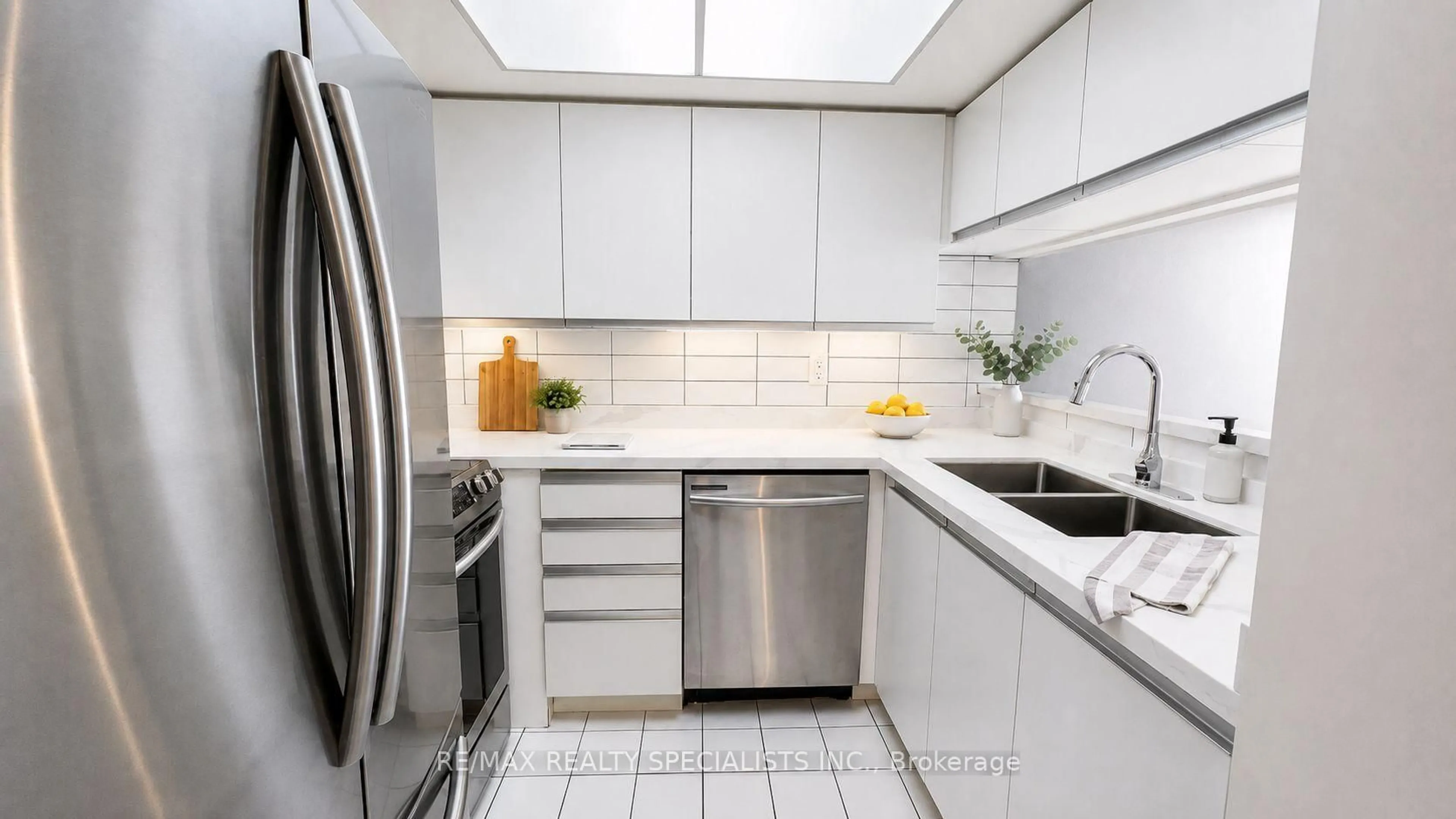 Contemporary kitchen, ceramic/tile floor for 75 King St #706, Mississauga Ontario L5A 4G5