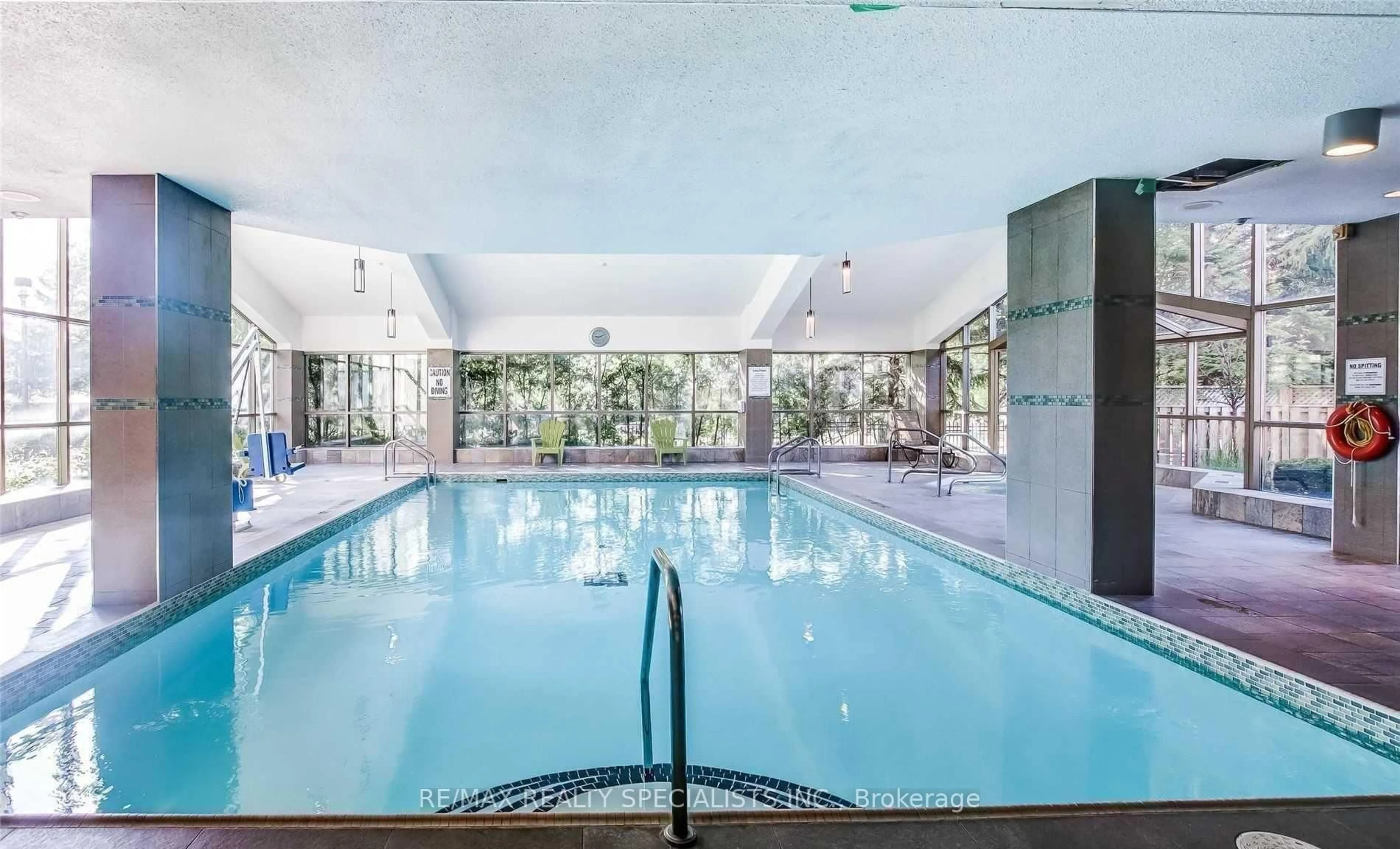 Pool for 75 King St #706, Mississauga Ontario L5A 4G5