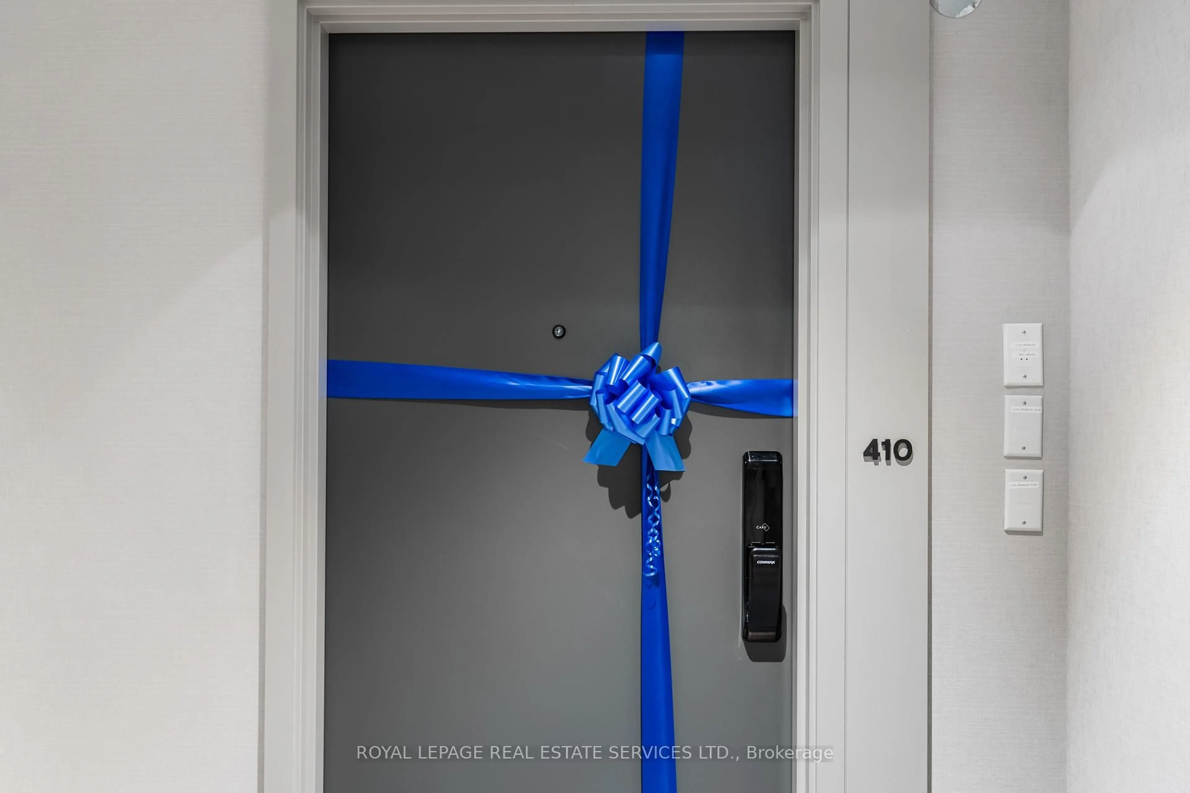 Indoor entryway for 335 Wheat Boom Dr #410, Oakville Ontario L6H 7Y1