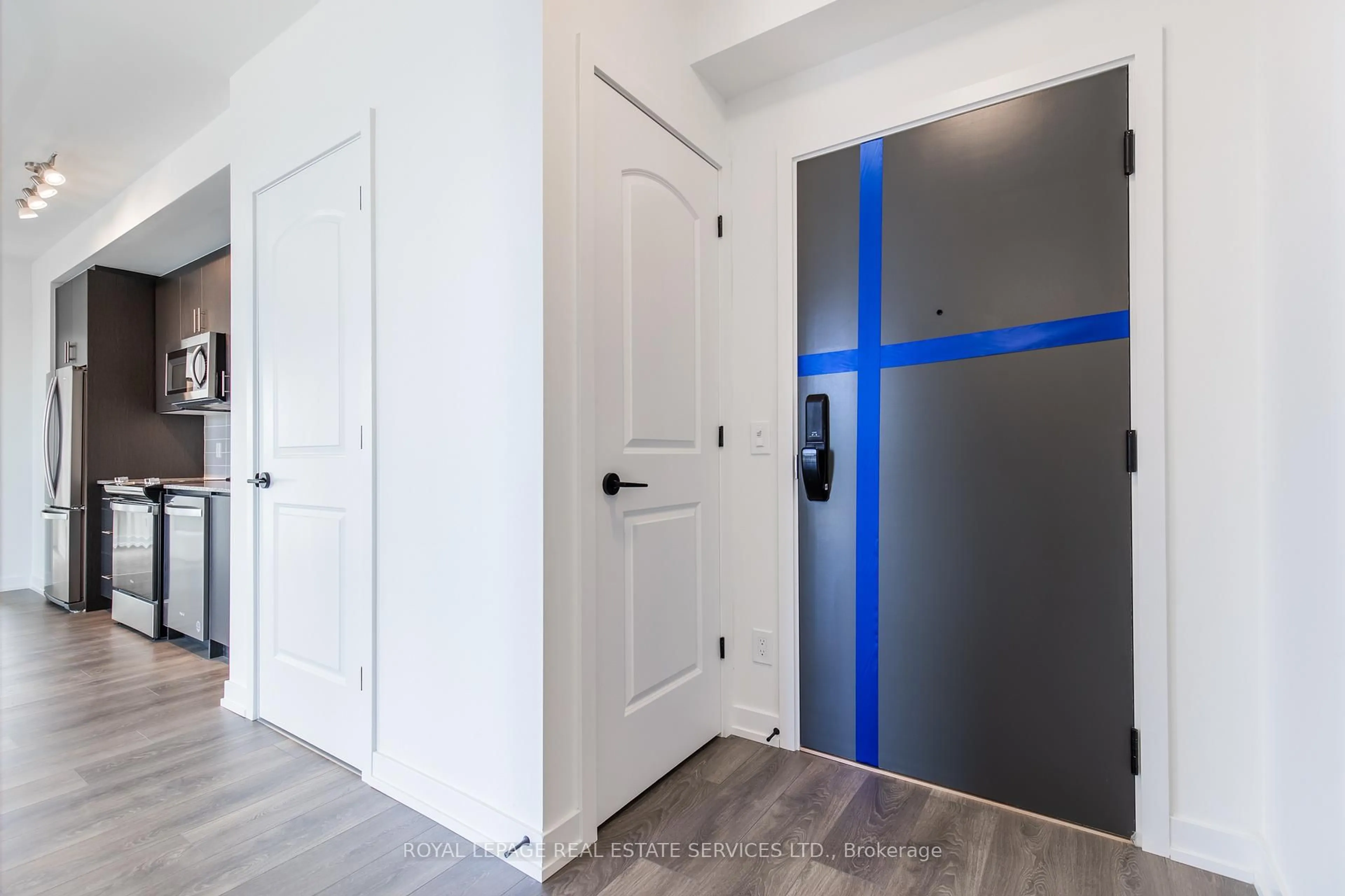 Indoor entryway for 335 Wheat Boom Dr #410, Oakville Ontario L6H 7Y1