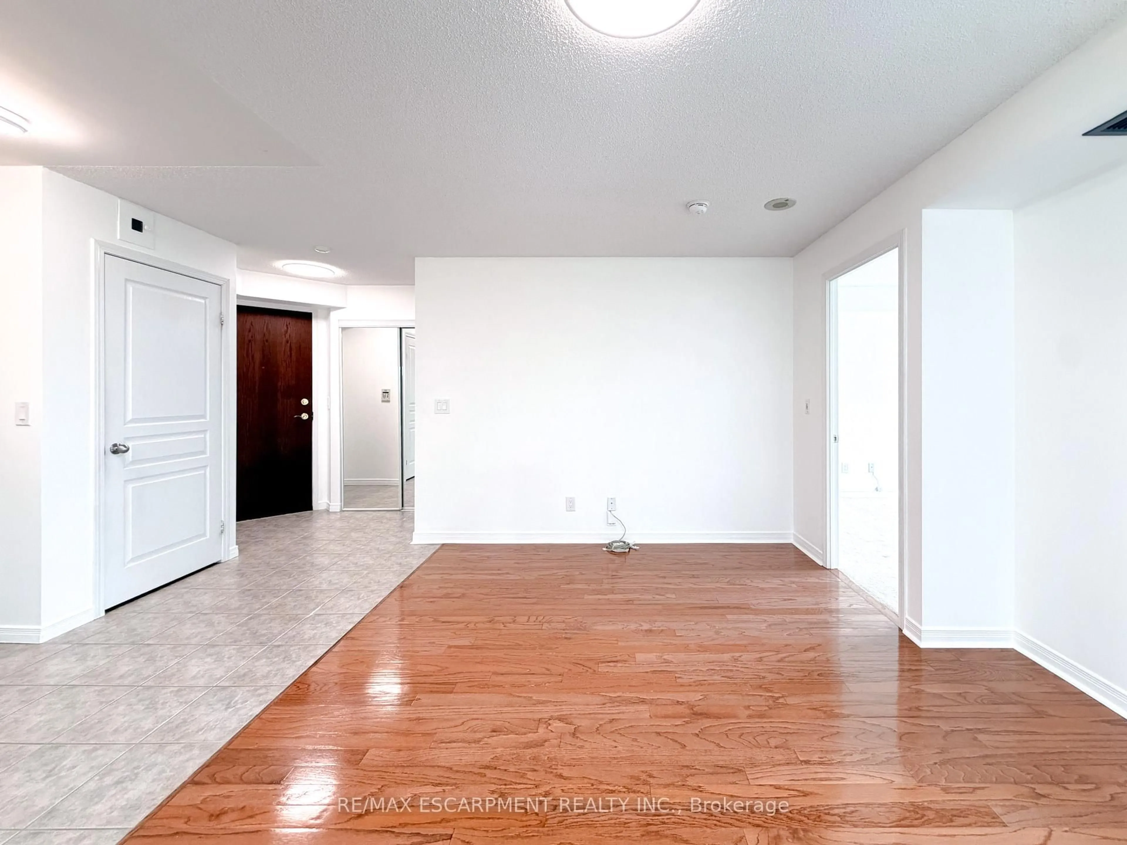 Unknown for 2545 Erin Centre Blvd #509, Mississauga Ontario L5M 6Z9