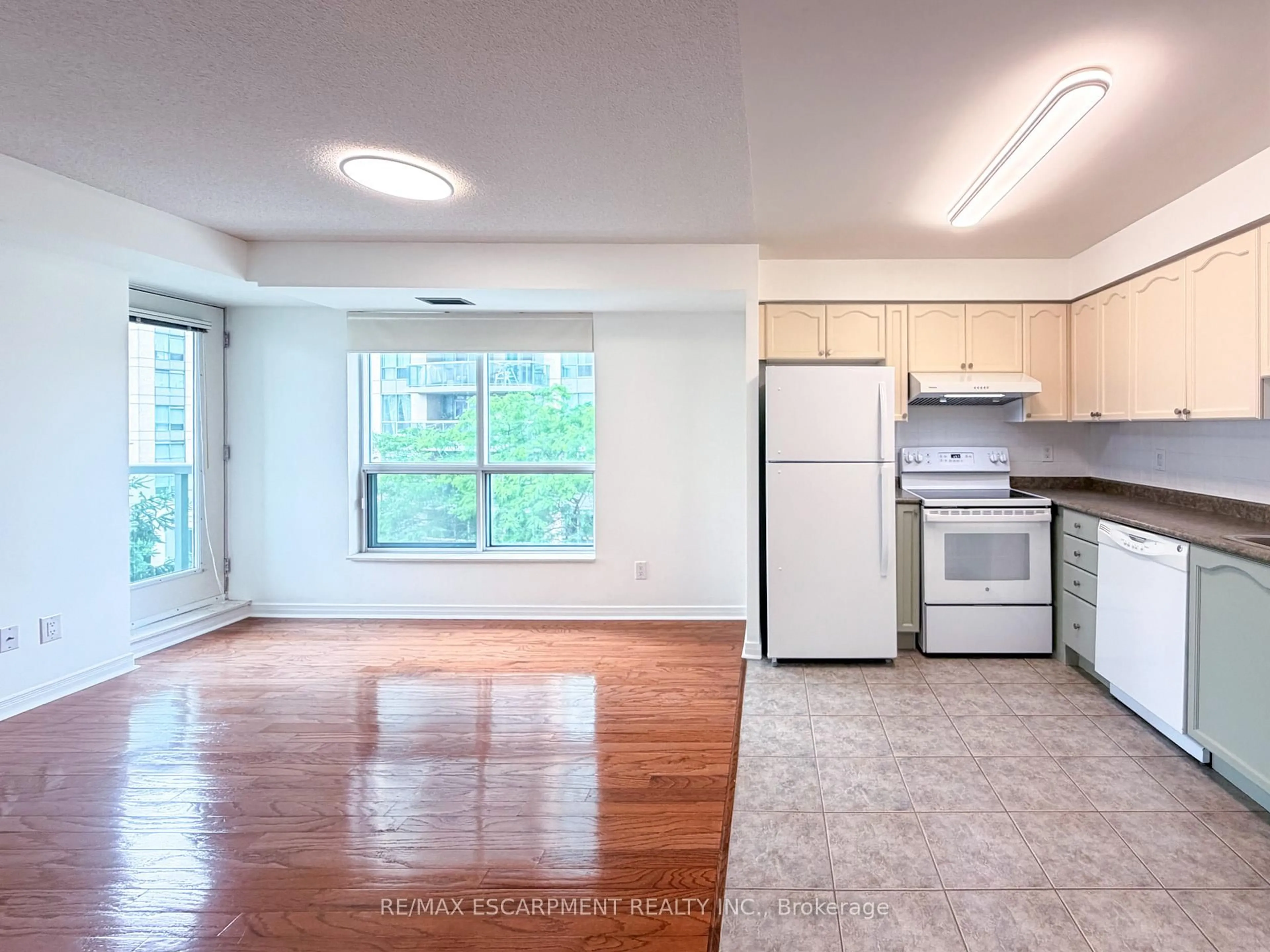 Standard kitchen, unknown for 2545 Erin Centre Blvd #509, Mississauga Ontario L5M 6Z9