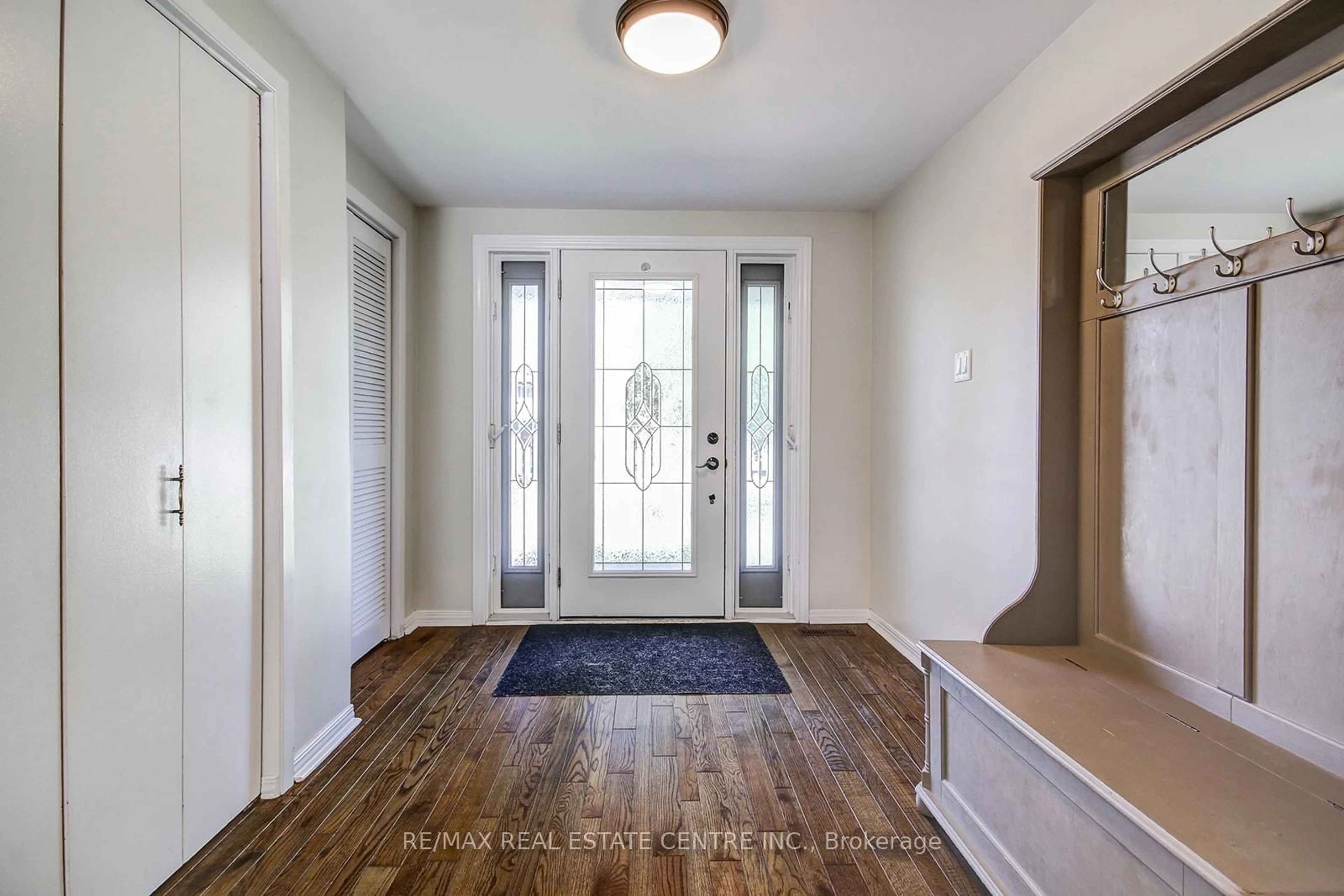 Indoor entryway for 200 DELREX Blvd, Halton Hills Ontario L7G 4E7