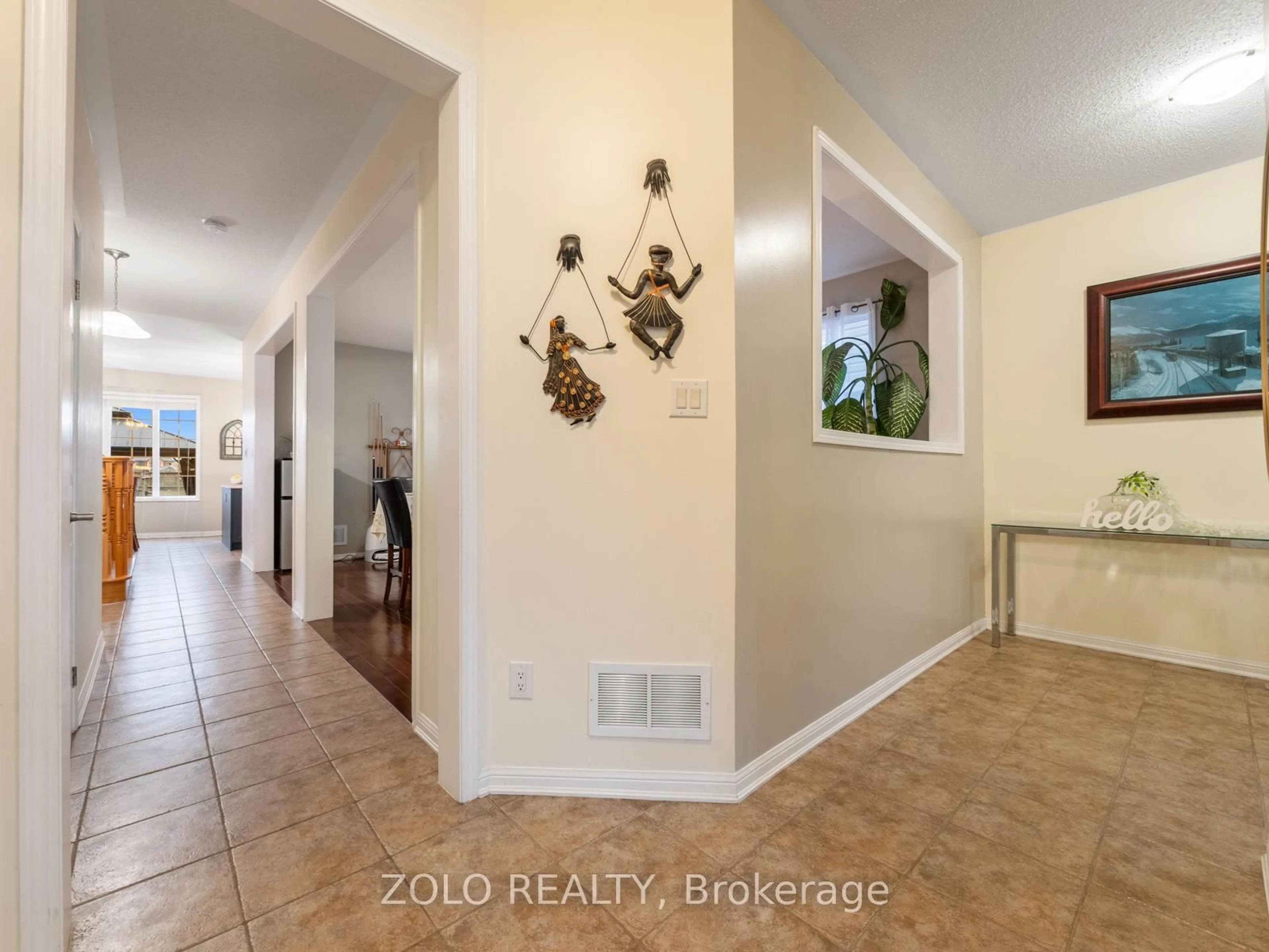 Indoor entryway for 818 Cousens Terr, Milton Ontario L9T 0G1