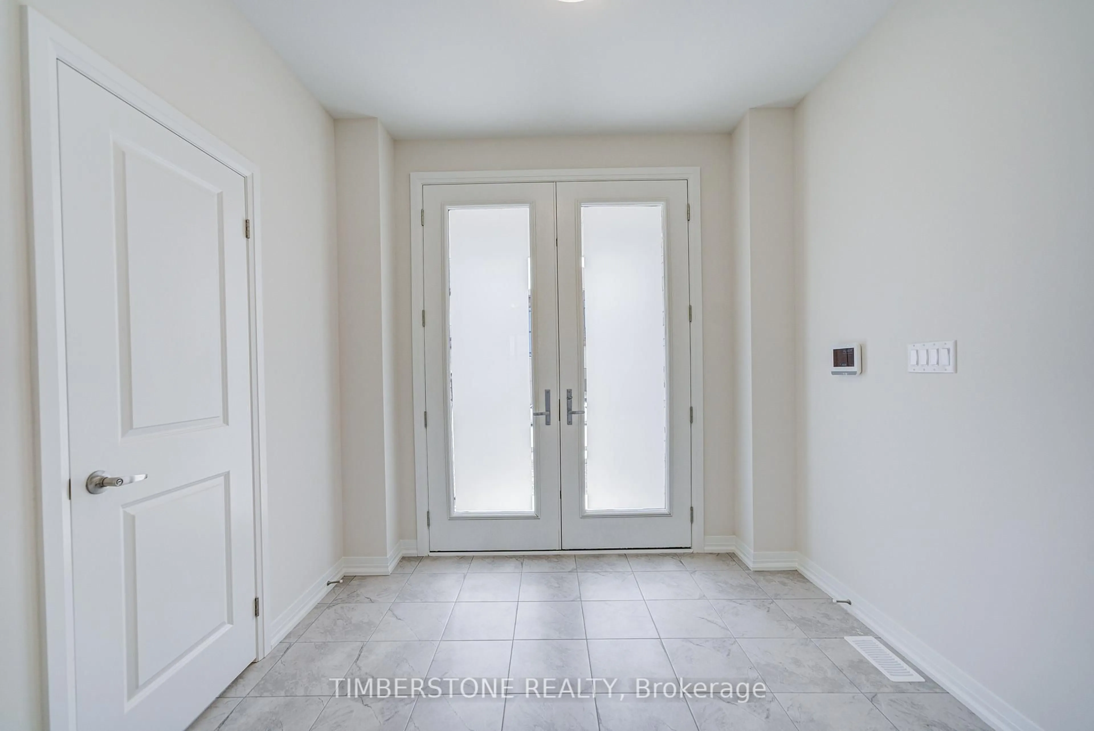 Indoor entryway for 41 Aveena Rd, Brampton Ontario L6P 4R8