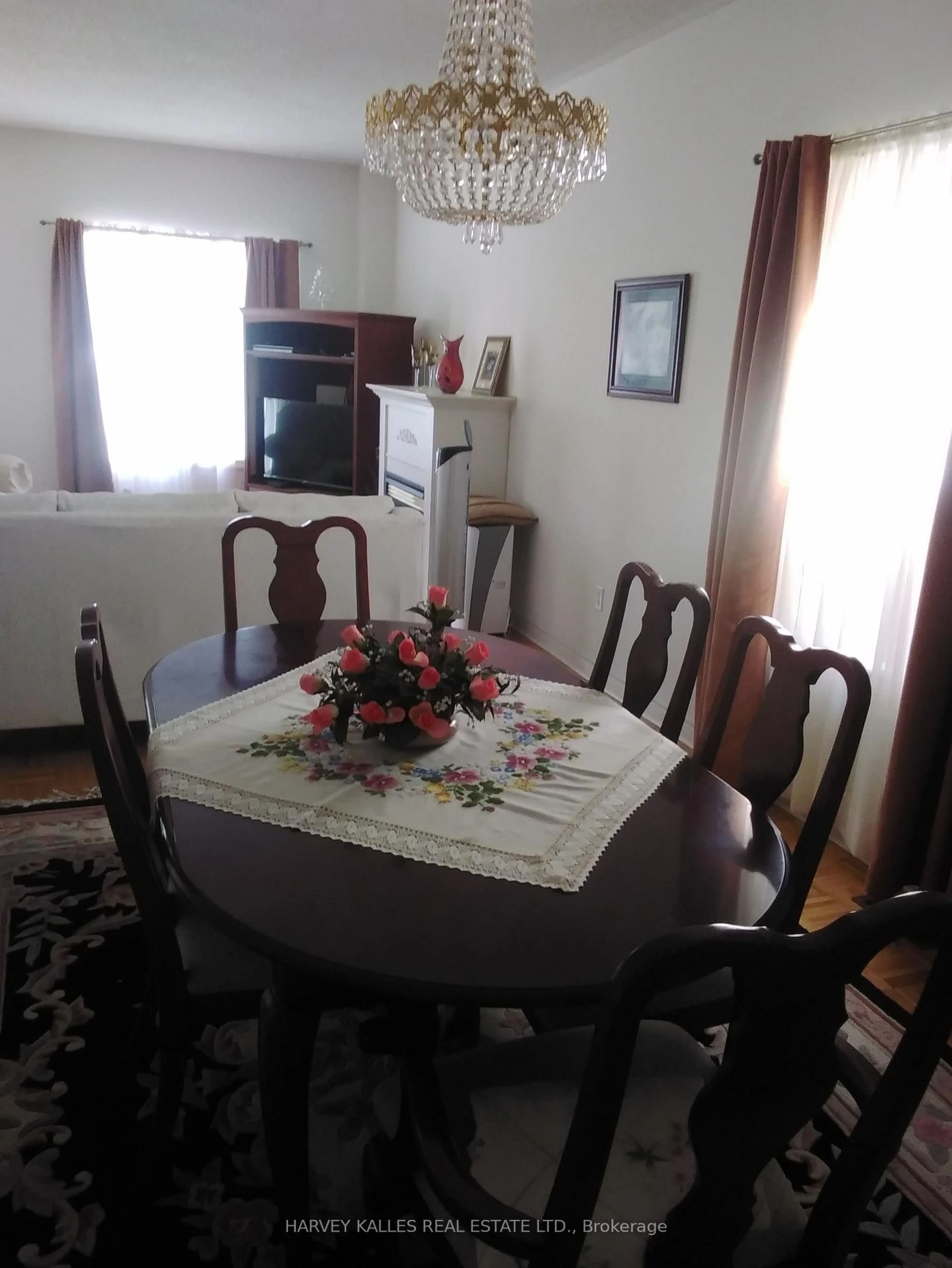 Dining room, unknown for 5561 Katy Gate, Mississauga Ontario L5M 7M9