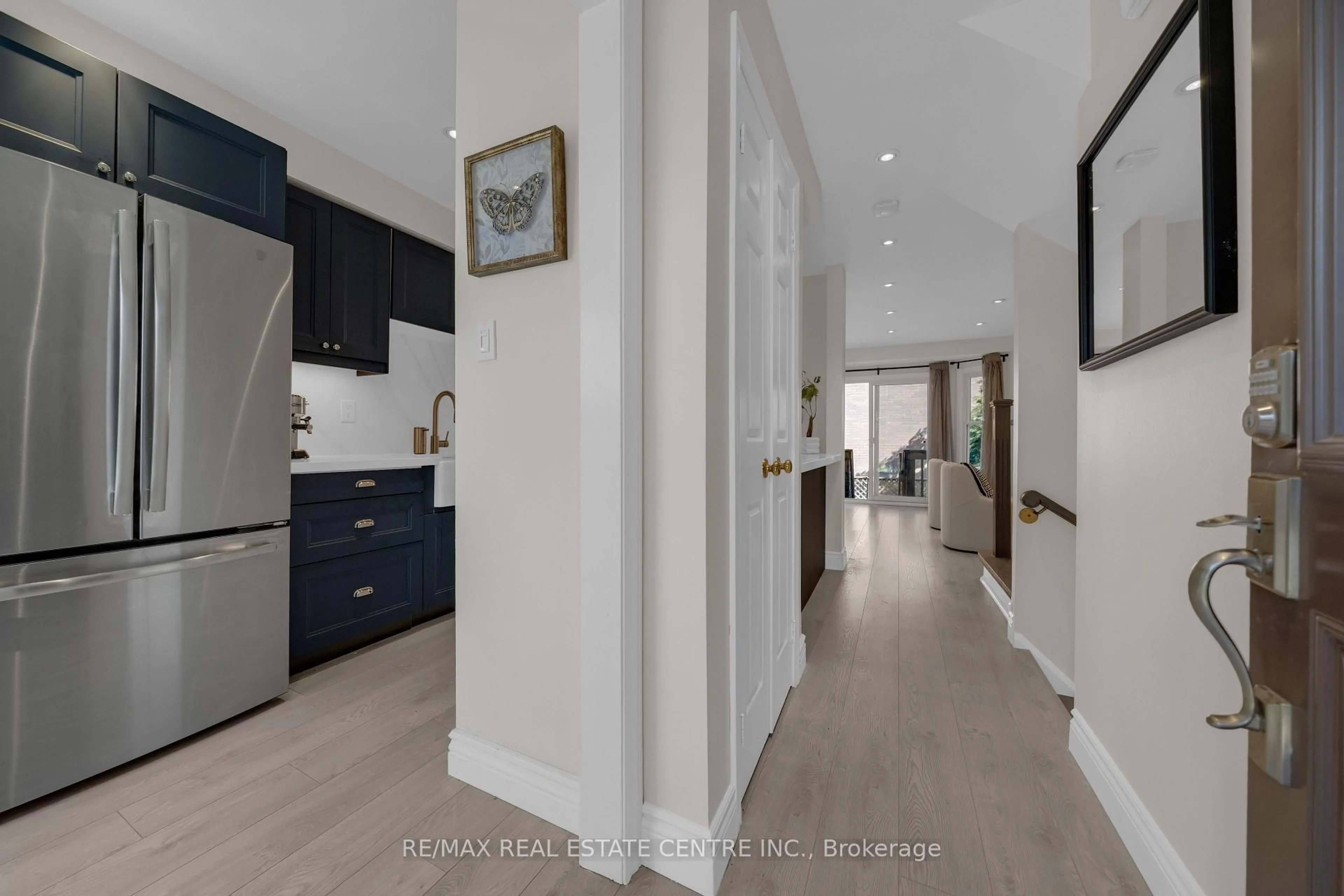 Indoor entryway for 2915 Headon Forest Dr #45, Burlington Ontario L7M 3Z6