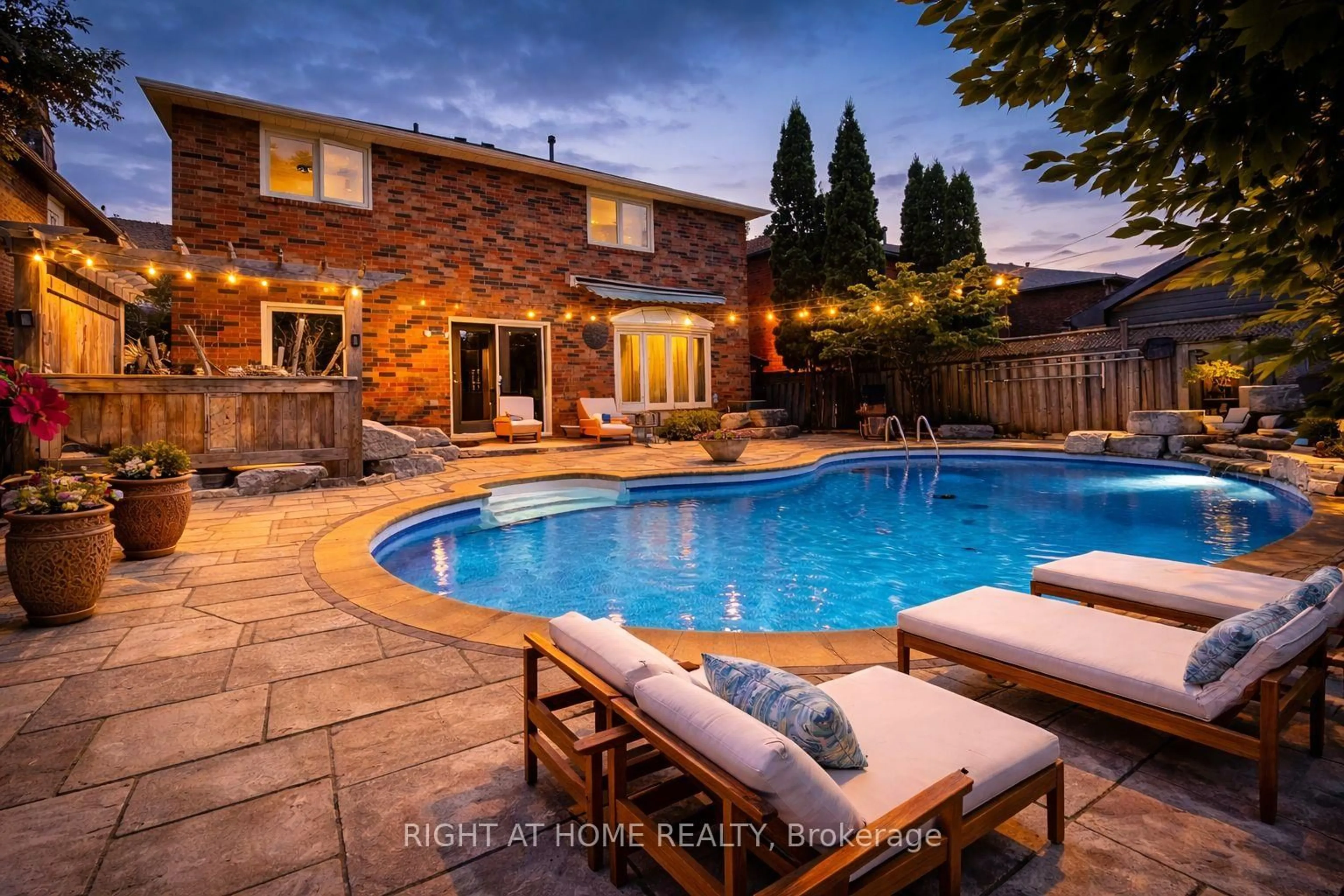 Pool for 1311 Playter Pl, Oakville Ontario L6M 2V1