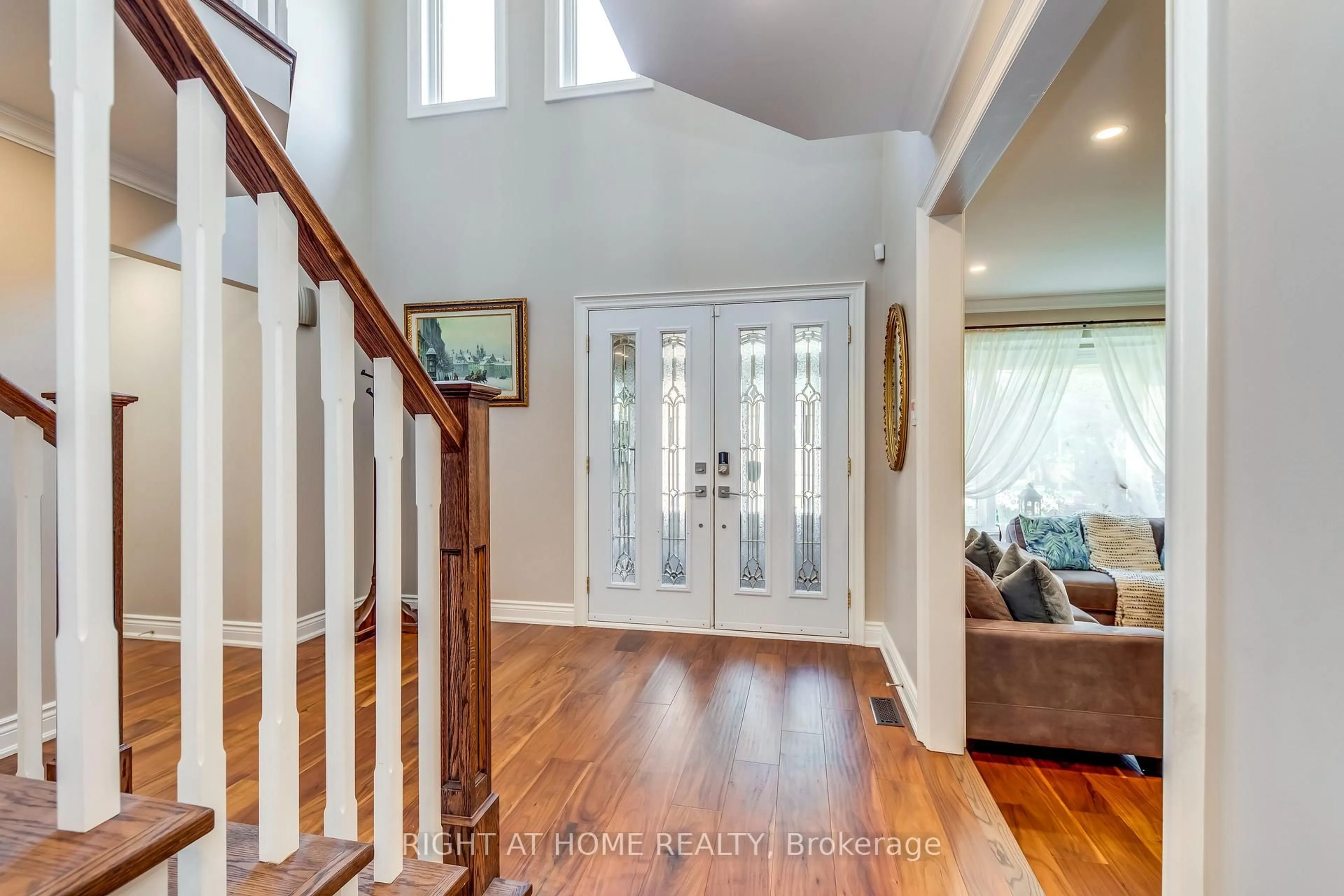 Indoor entryway for 1311 Playter Pl, Oakville Ontario L6M 2V1