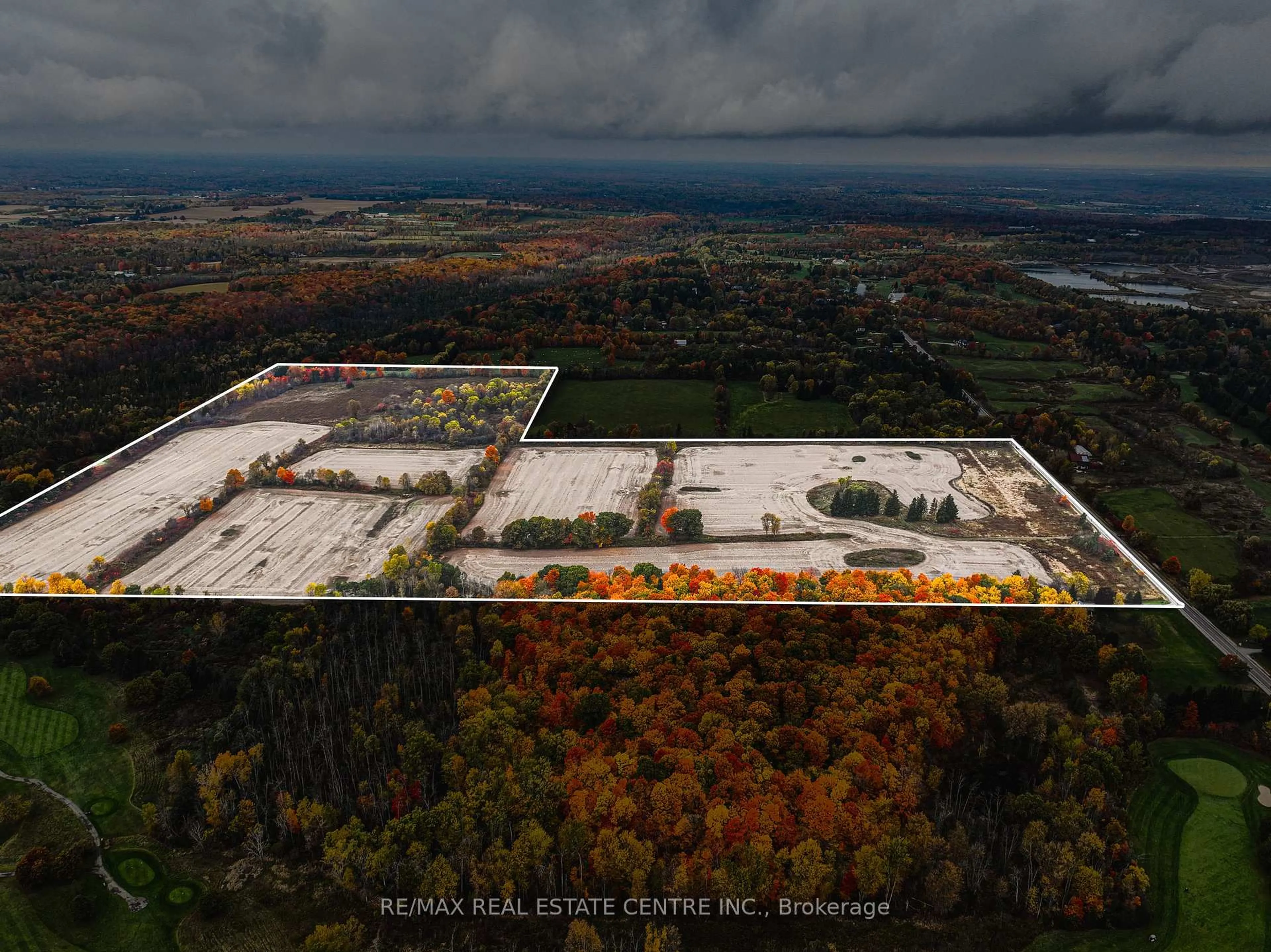 A pic from outside/outdoor area/front of a property/back of a property/a pic from drone, unknown for 4300 Cedar Springs Rd, Burlington Ontario L7P 0P5