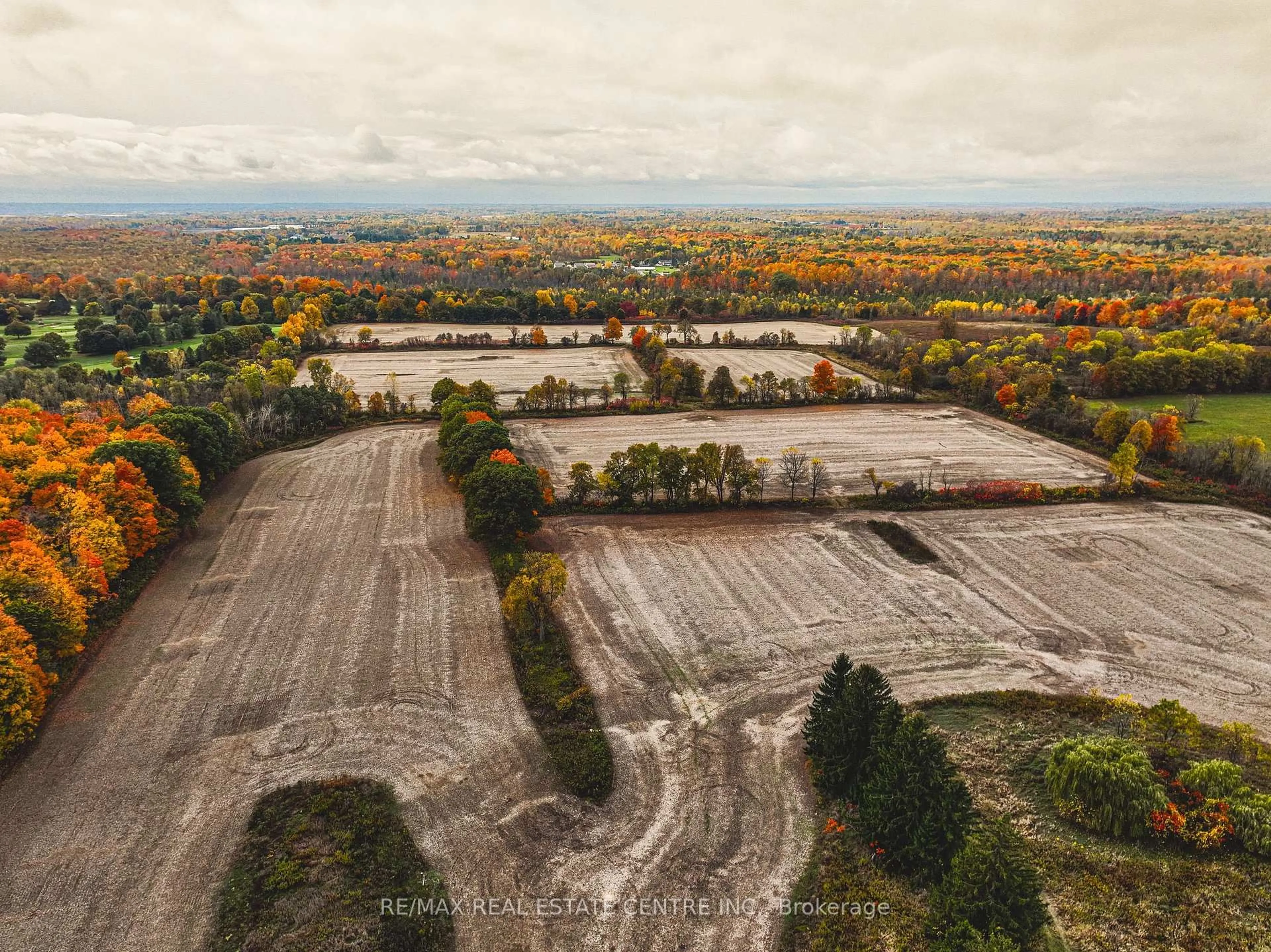 A pic from outside/outdoor area/front of a property/back of a property/a pic from drone, unknown for 4300 Cedar Springs Rd, Burlington Ontario L7P 0P5