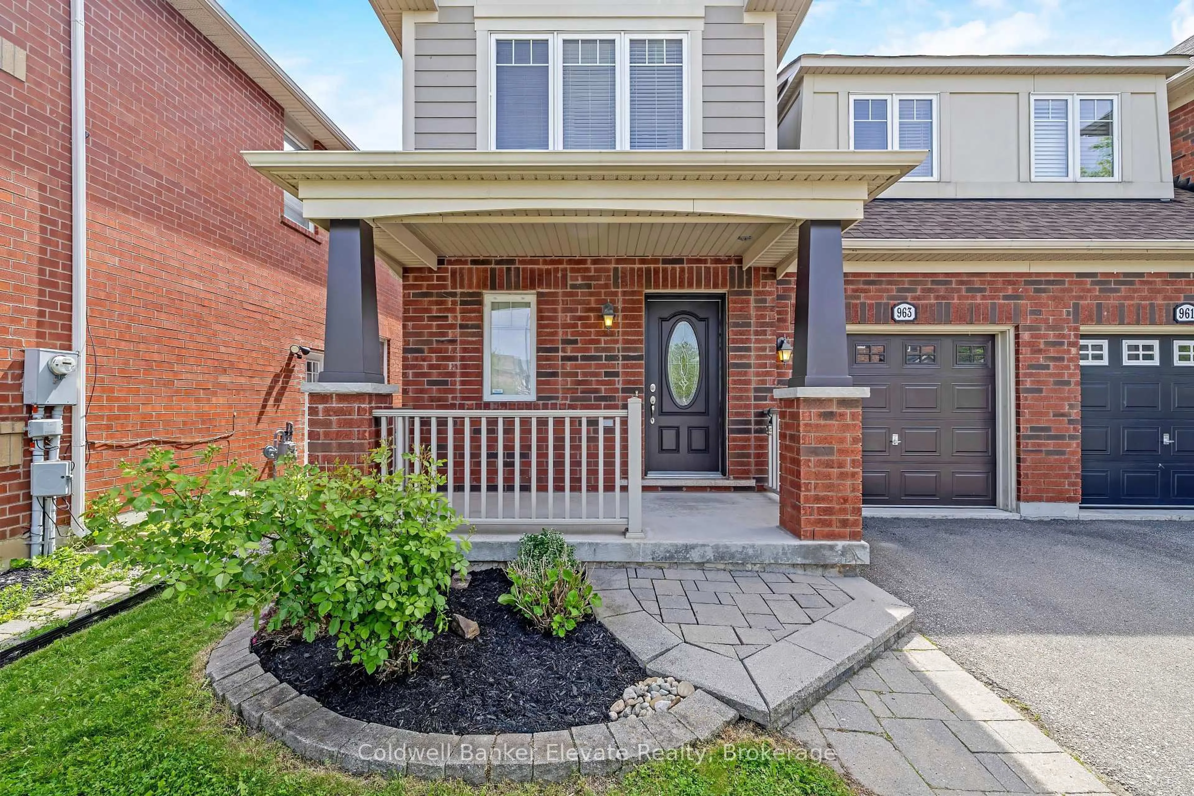 Home with brick exterior material, street for 963 McTrach Cres, Milton Ontario L9T 7B9