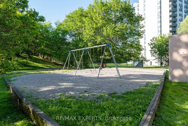 10 Martha Eaton Way #803, Toronto 3