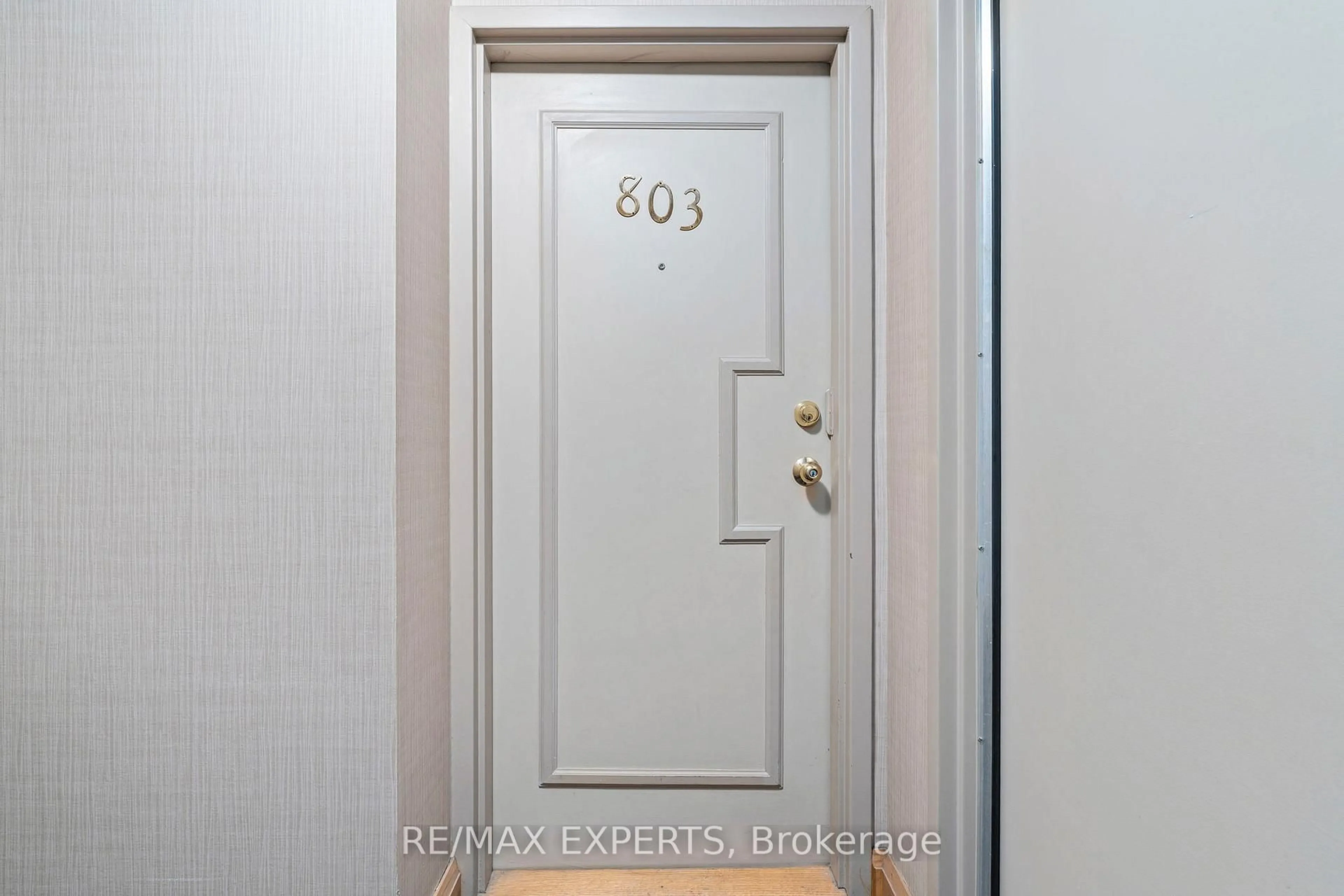 Indoor entryway for 10 Martha Eaton Way #803, Toronto Ontario M6M 5B3