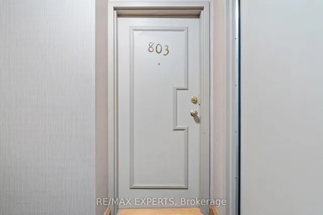 10 Martha Eaton Way #803, Toronto 4