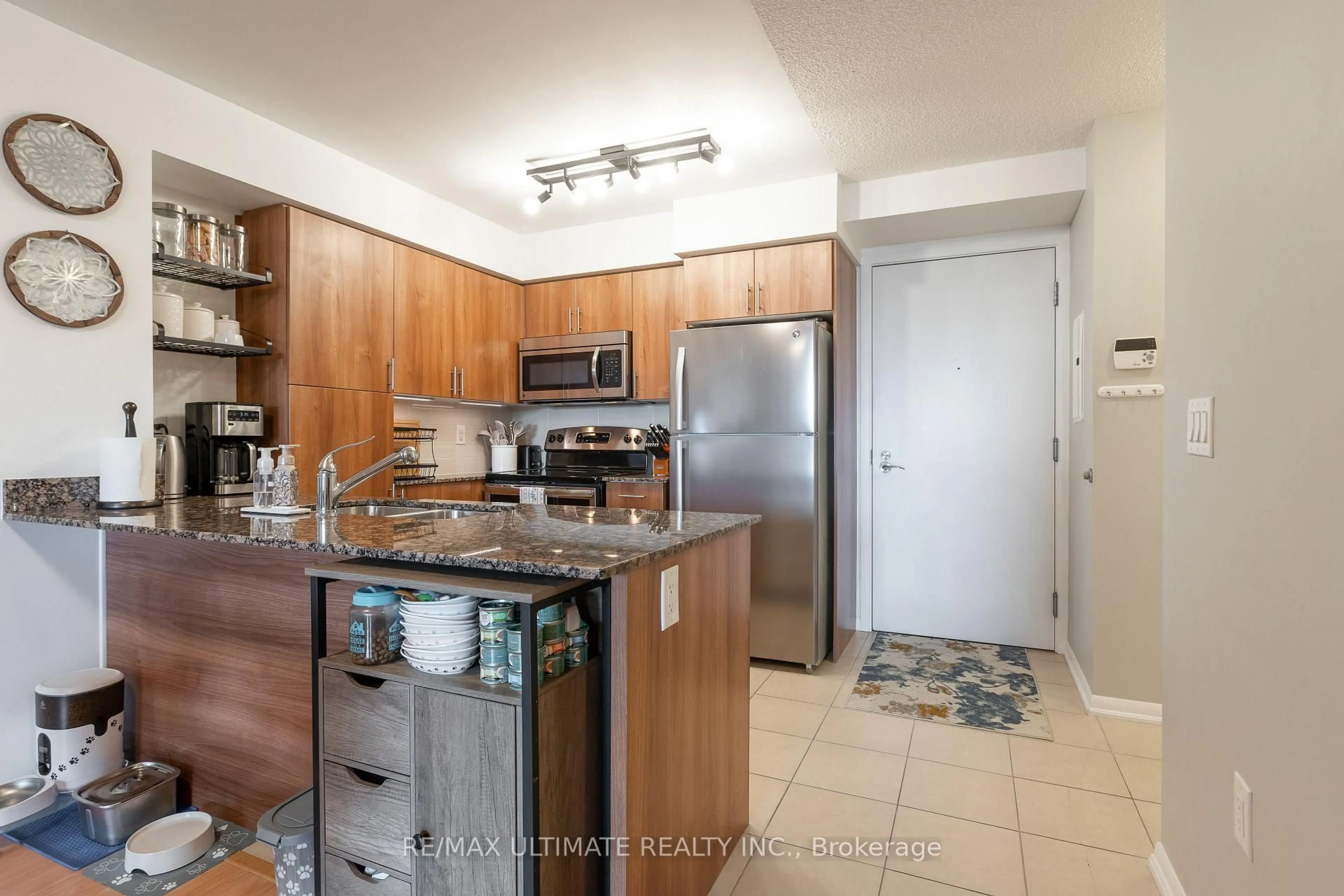 Standard kitchen, ceramic/tile floor for 830 Lawrence Ave #308, Toronto Ontario M6A 0B6