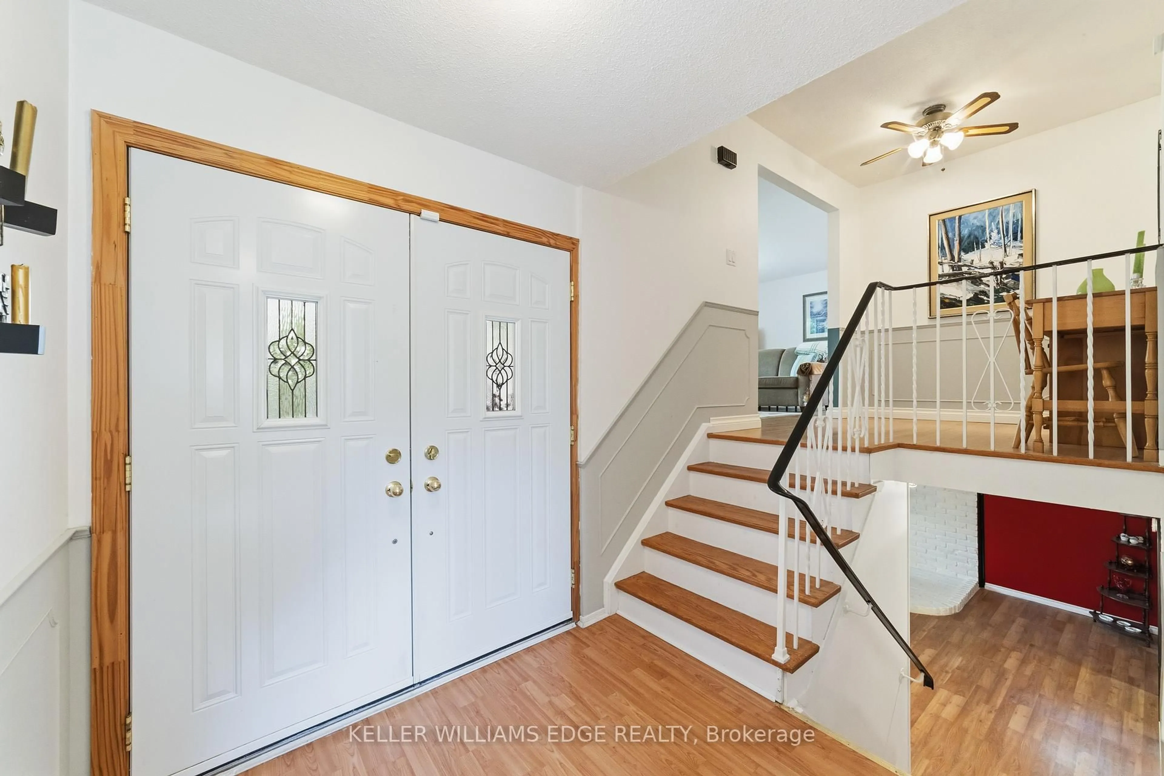 Indoor entryway for 644 LOMOND Cres, Burlington Ontario L7L 2N9