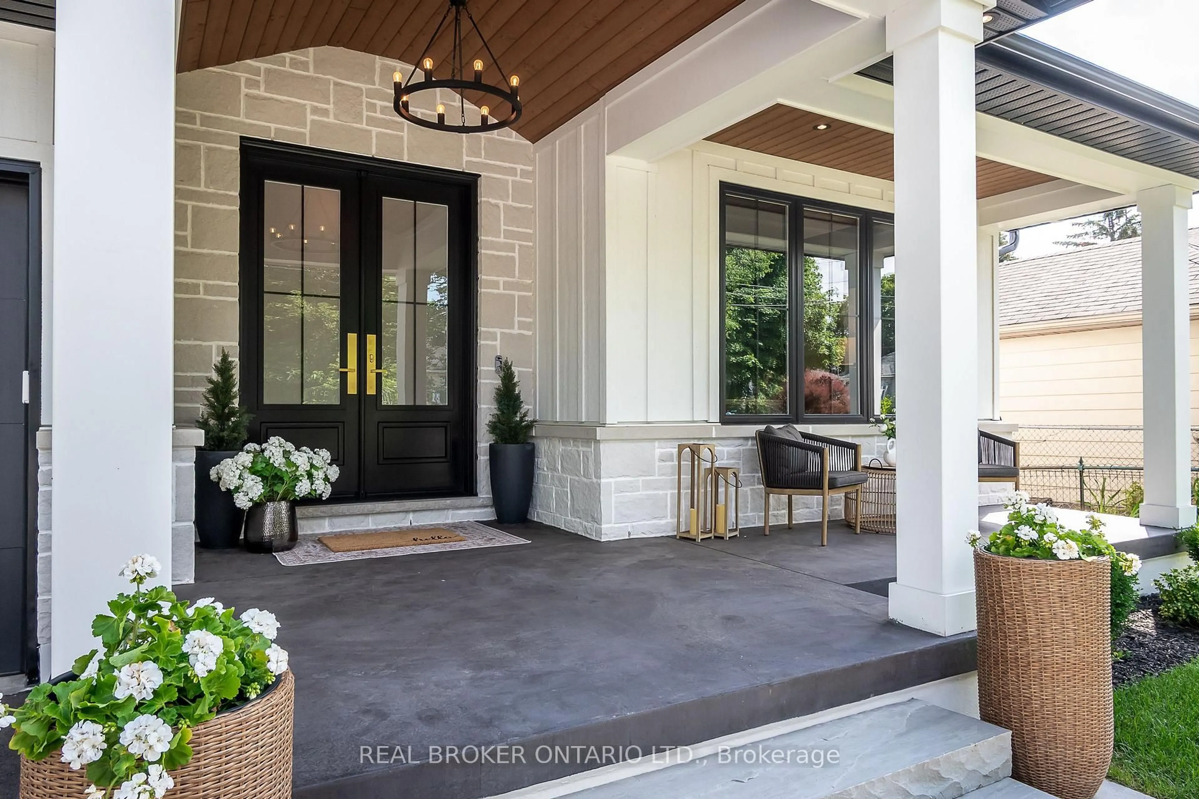 Indoor entryway for 5 Arletta St, Halton Hills Ontario L7G 3J2