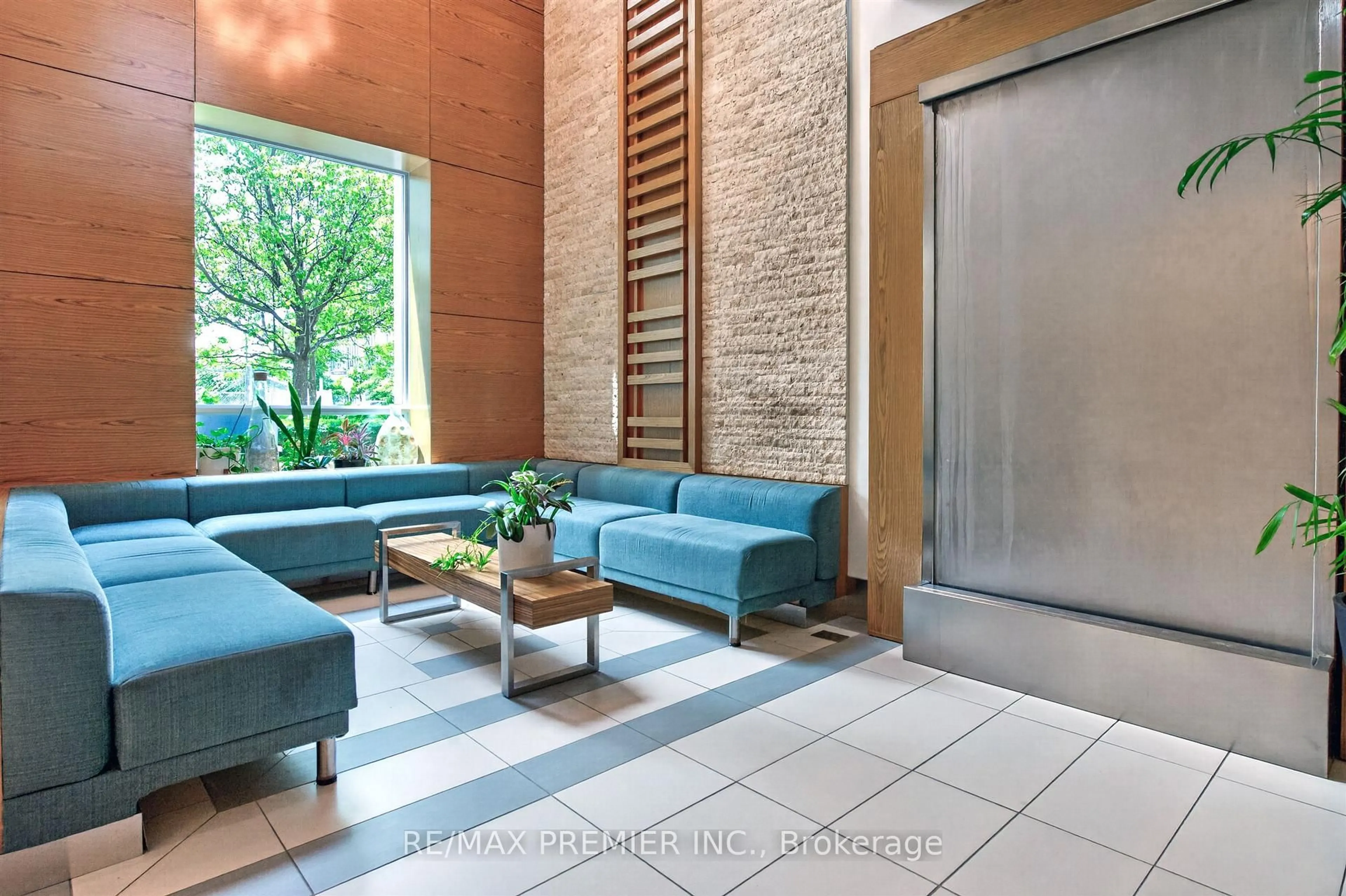 Unknown for 165 Legion Rd #2133, Toronto Ontario M8Y 0B3
