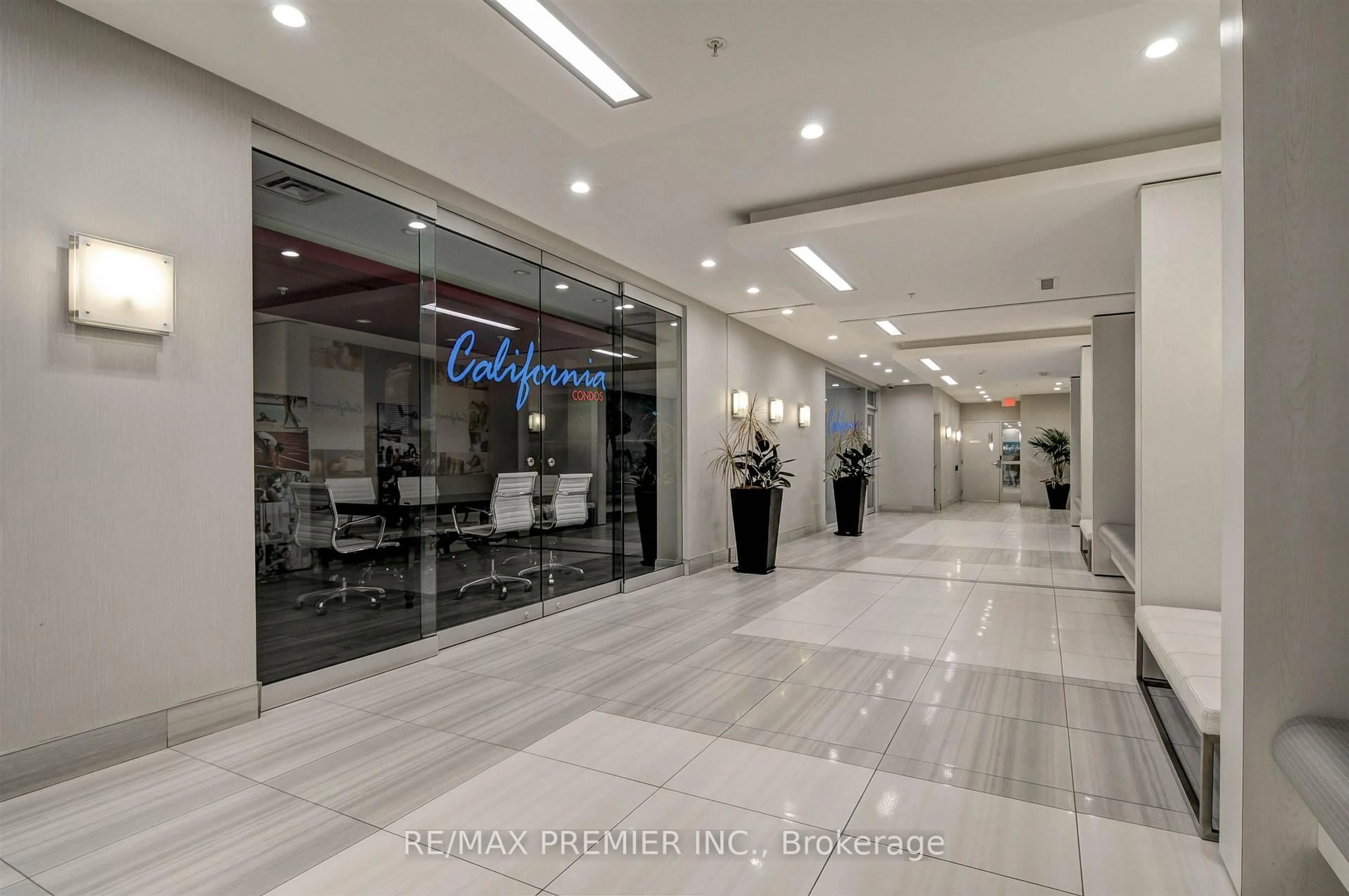 Indoor foyer for 165 Legion Rd #2133, Toronto Ontario M8Y 0B3