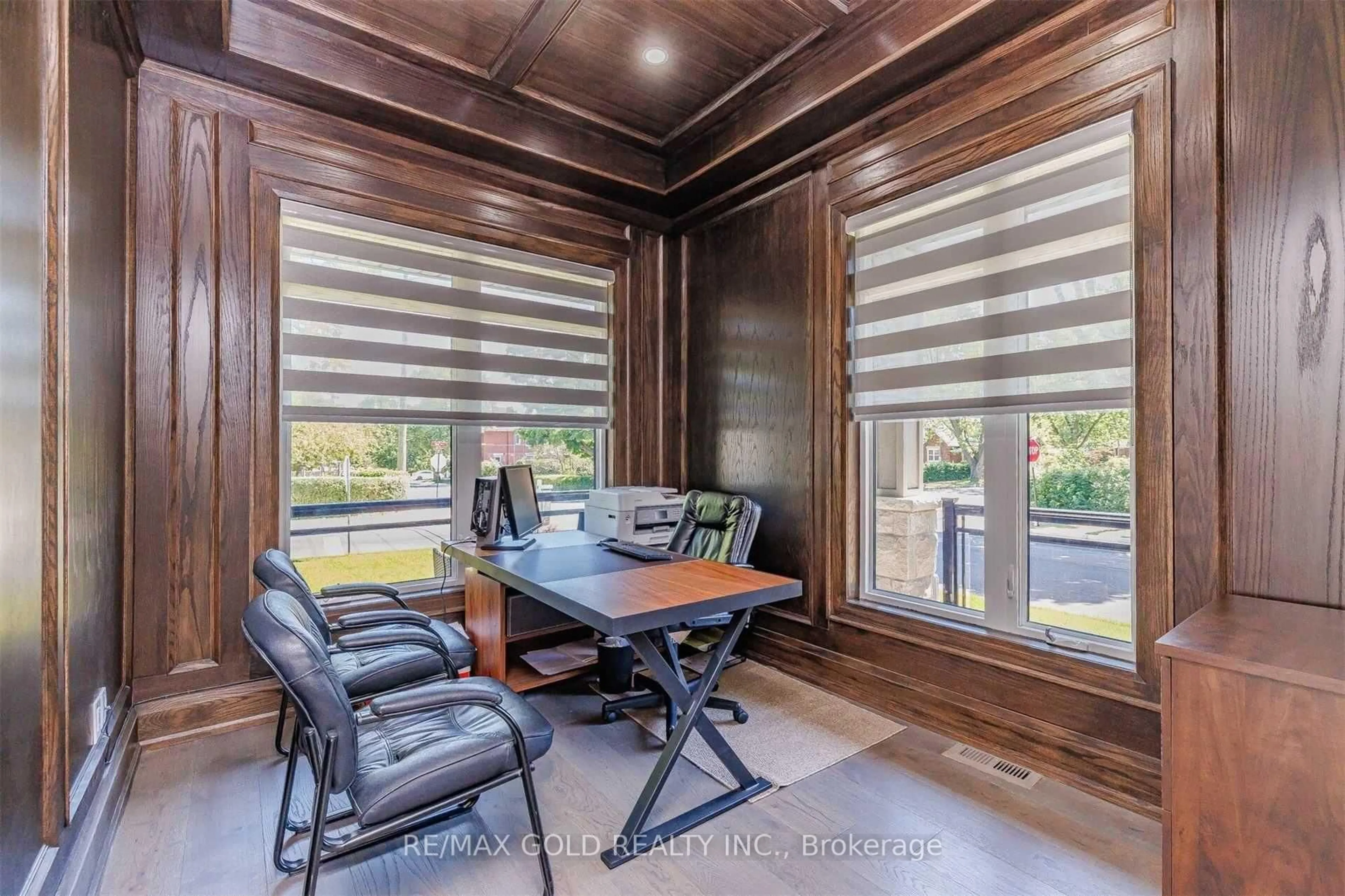 Dining room, unknown for 135 Mill St, Brampton Ontario L6Y 1T4